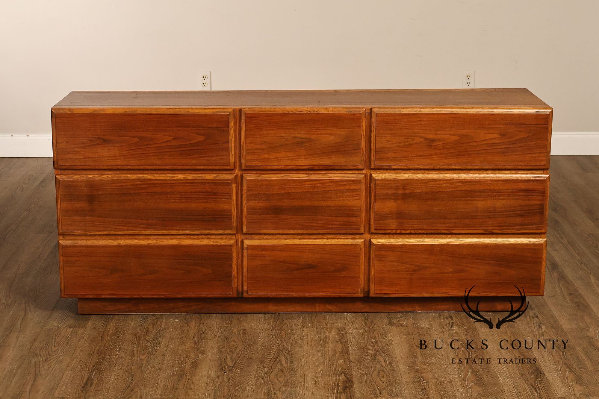 Lane Mid Century Modern Walnut 9 Drawer Dresser