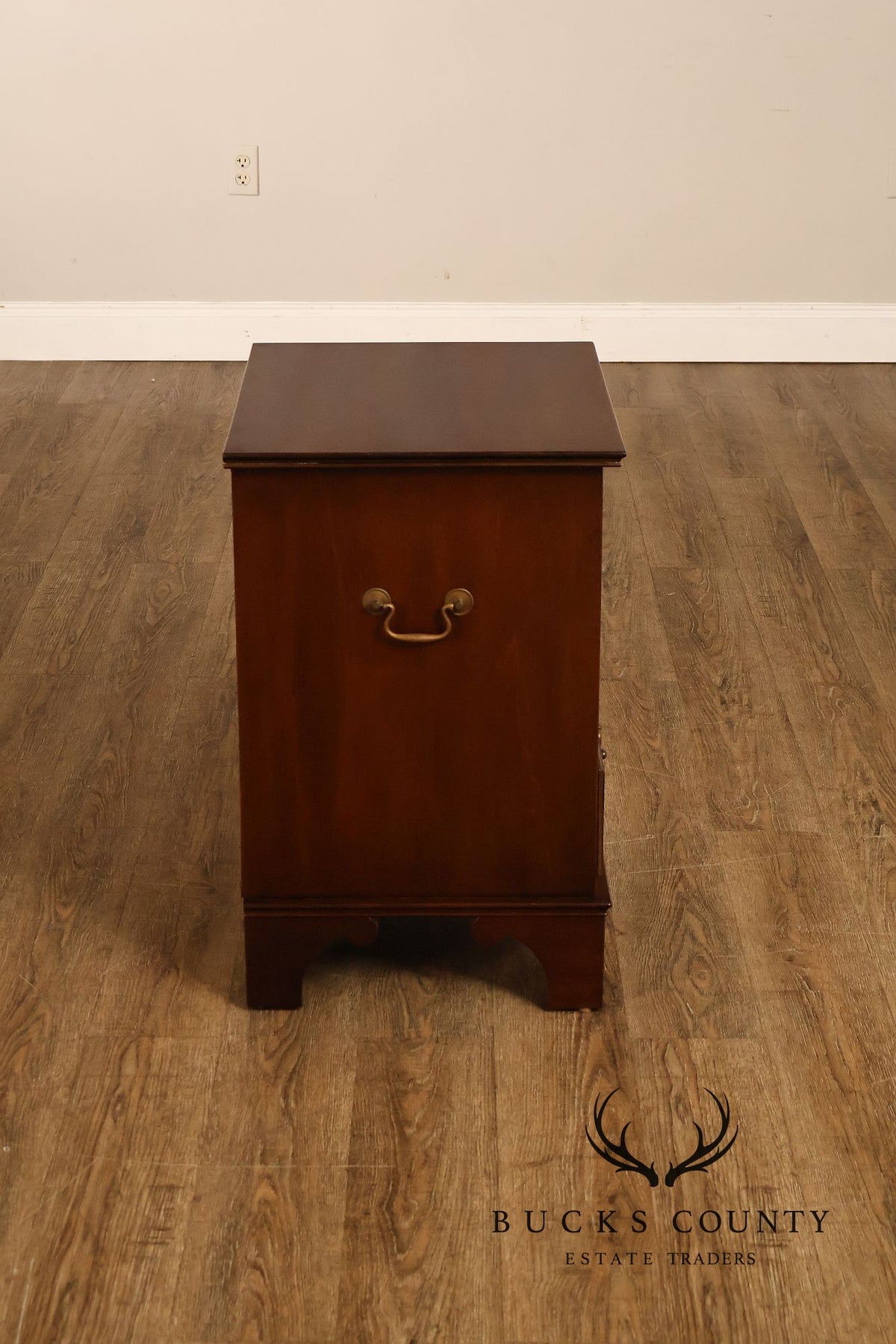 Pair Of Kittinger Old Dominion Mahogany Open Nightstands