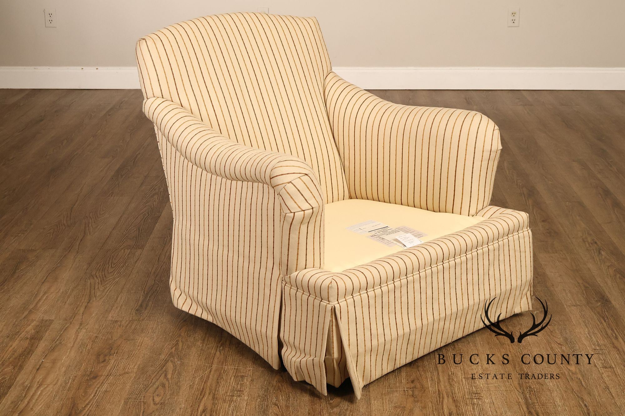 Harden Traditional Pair of Swivel Club Chairs