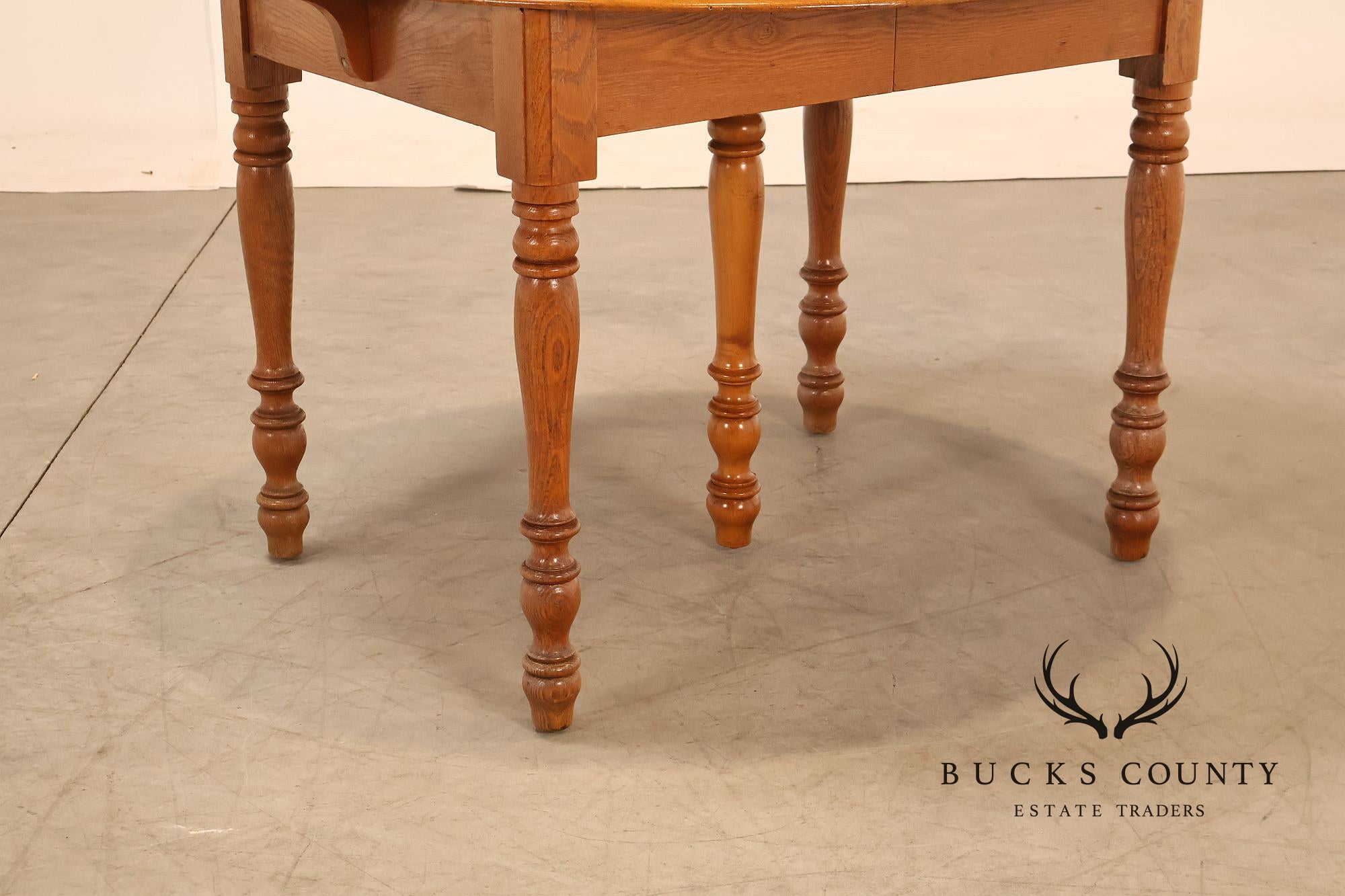 Antique Farmhouse Style Round Oak Extendable Dining Table