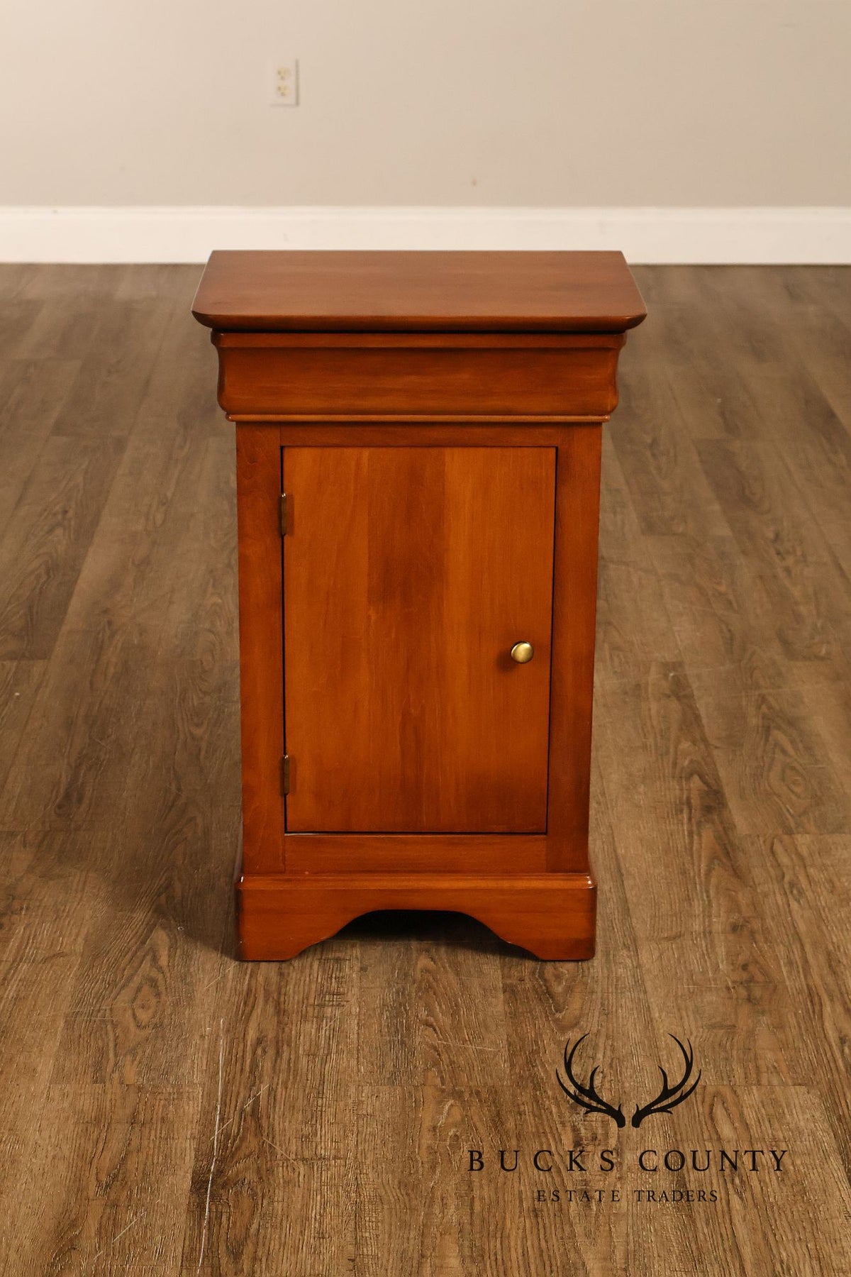 HPL Shermag Louis Philippe Style Pair of Cabinet Nightstands