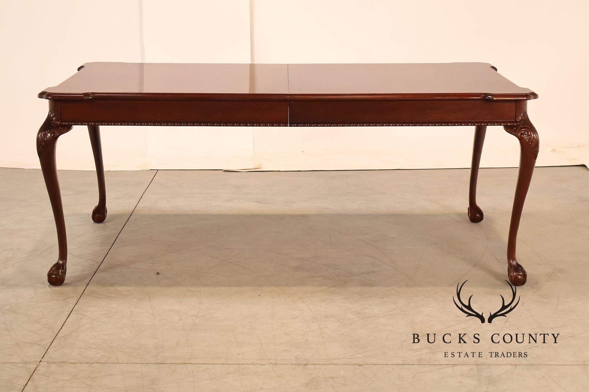 Lexington Furniture Chippendale Style Mahogany Expandable Dining Table