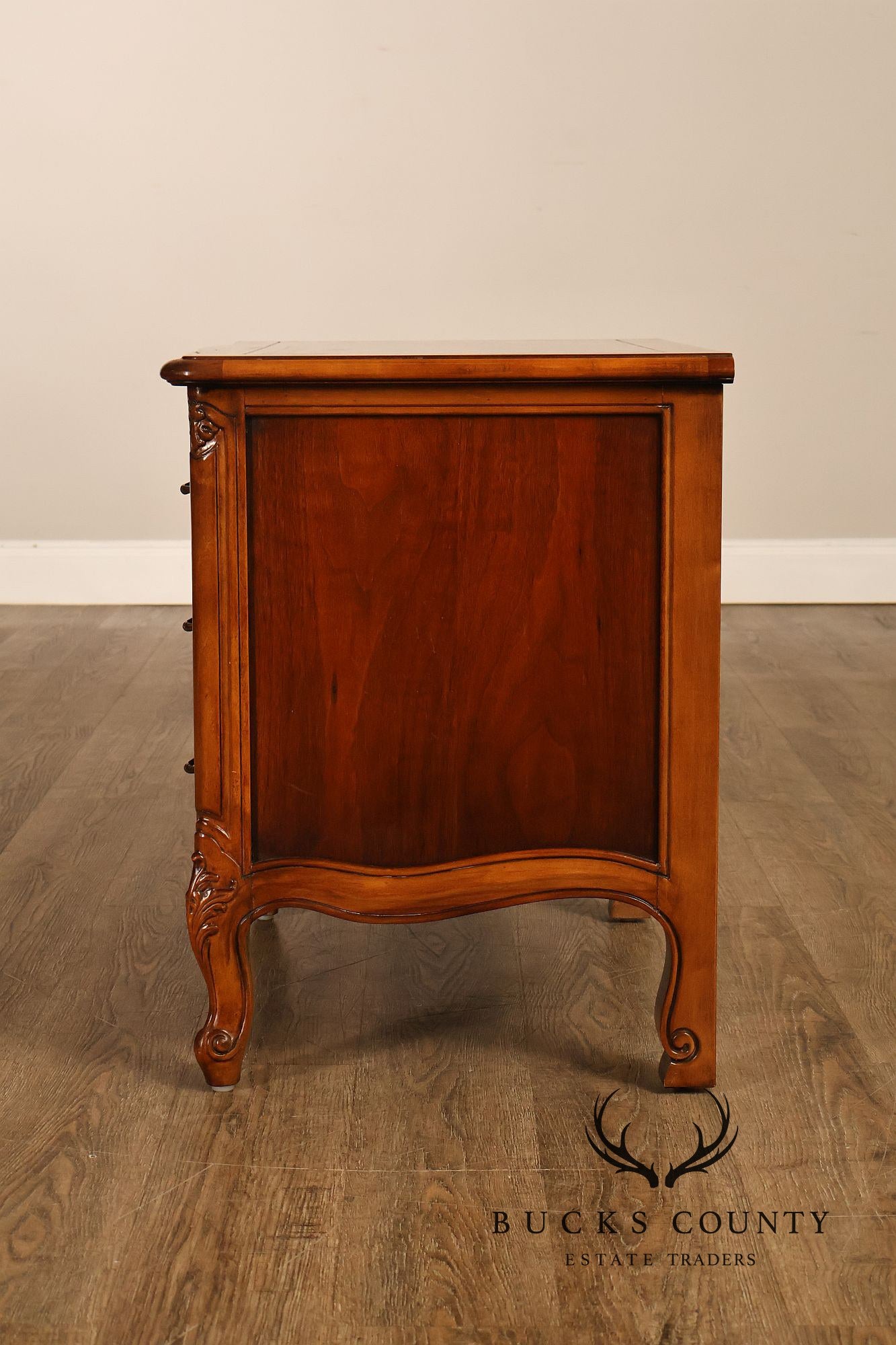 Henredon 'Villandry' French Louis XV Style Walnut Nightstand