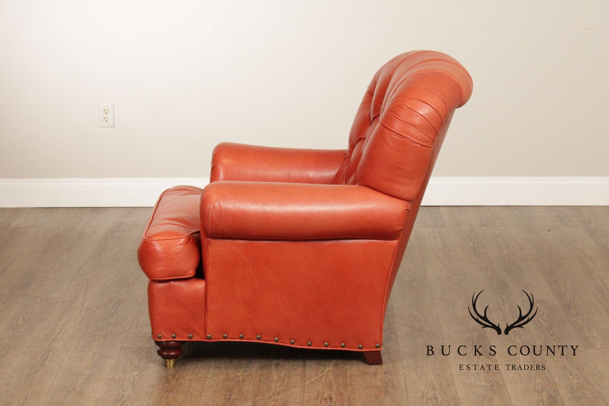 Dapha English Traditional Style Leather Chesterfield Armchair
