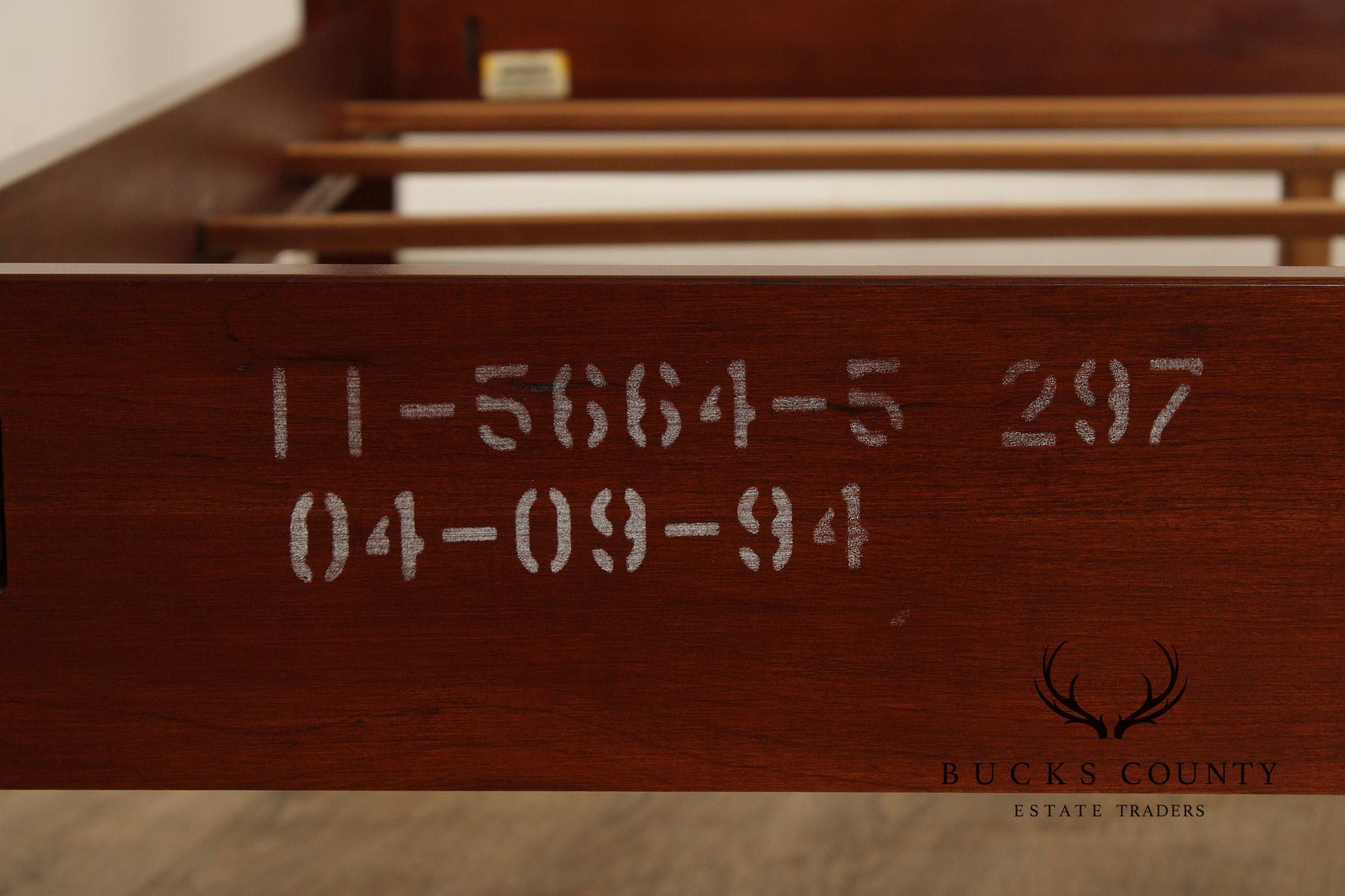 Ethan Allen 'Georgian Court' Cherry Rice Carved Queen Size Poster Bed