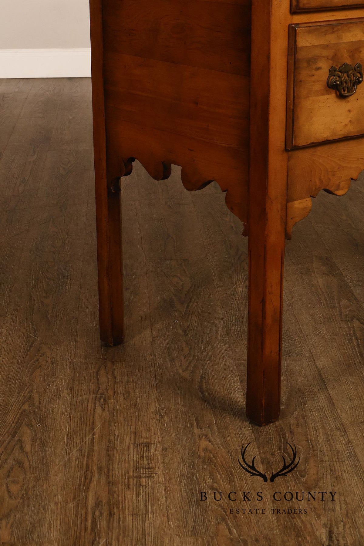 English Server With Pull-Out Serving Slides