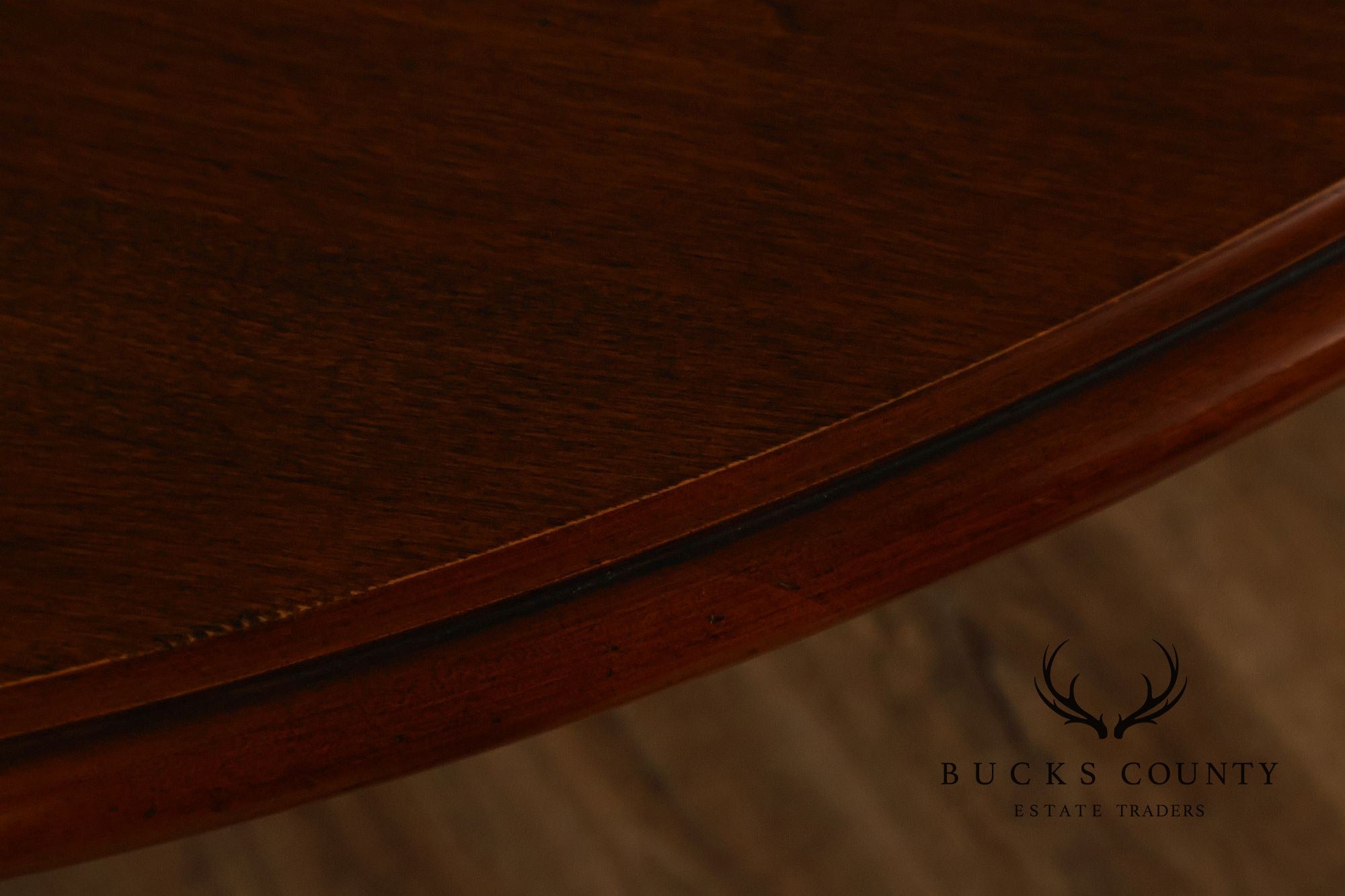 Ethan Allen Country French Style Round Extension Dining Table