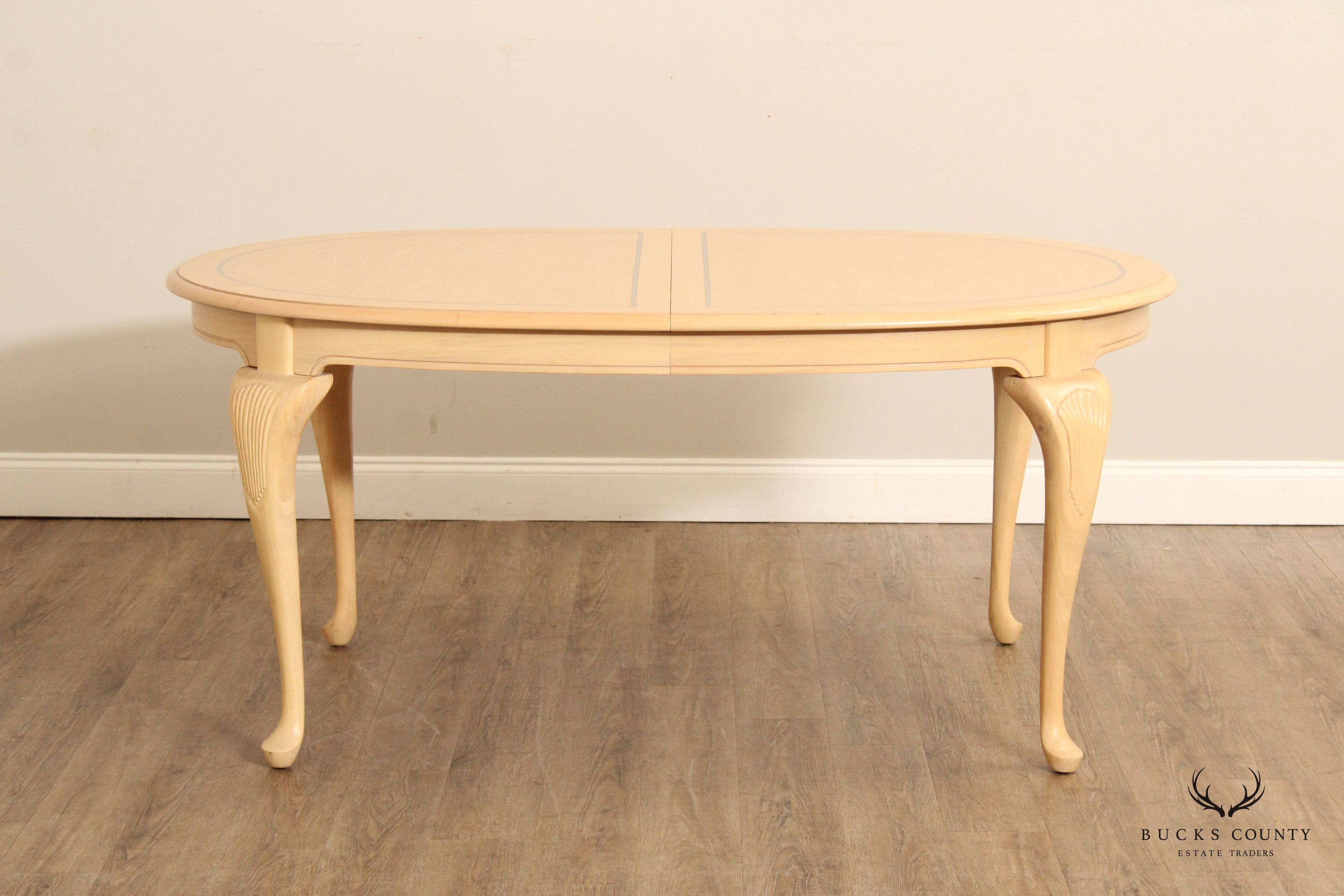 Bernhardt Queen Anne Style Expandable Oval Dining table