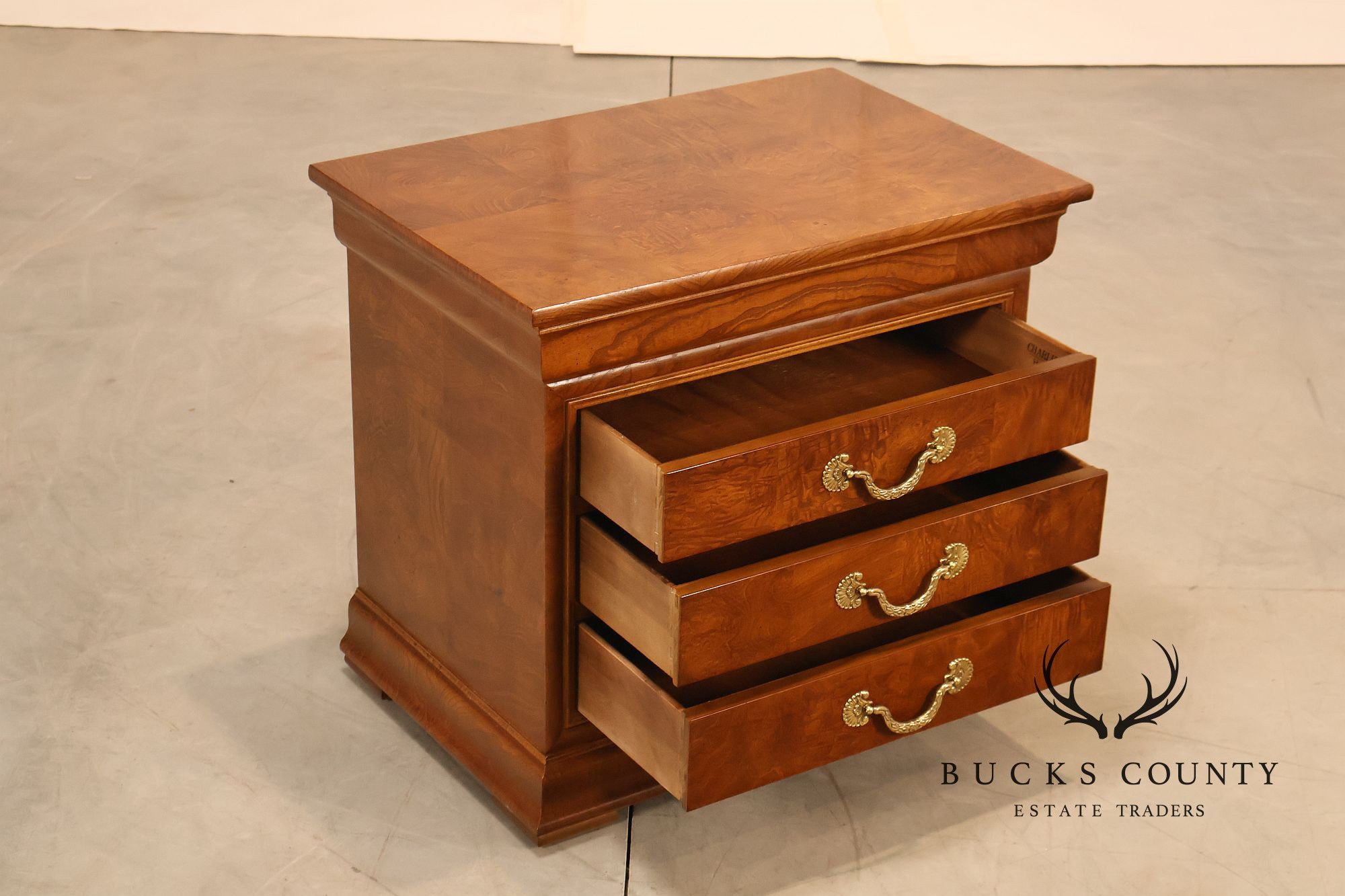 Henredon 'Charles X' Pair of Burlwood Nightstands