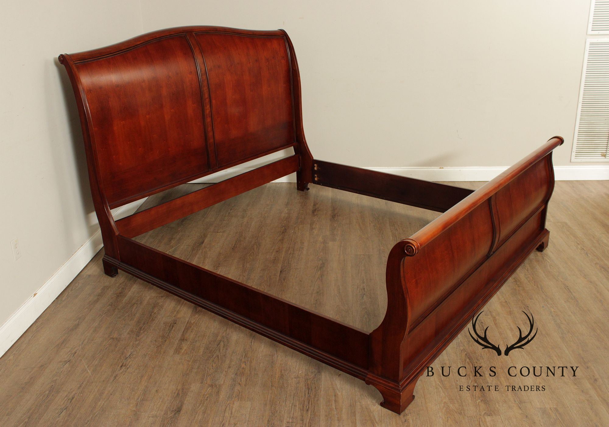 Traditional Style Cherry King Sleigh Bed
