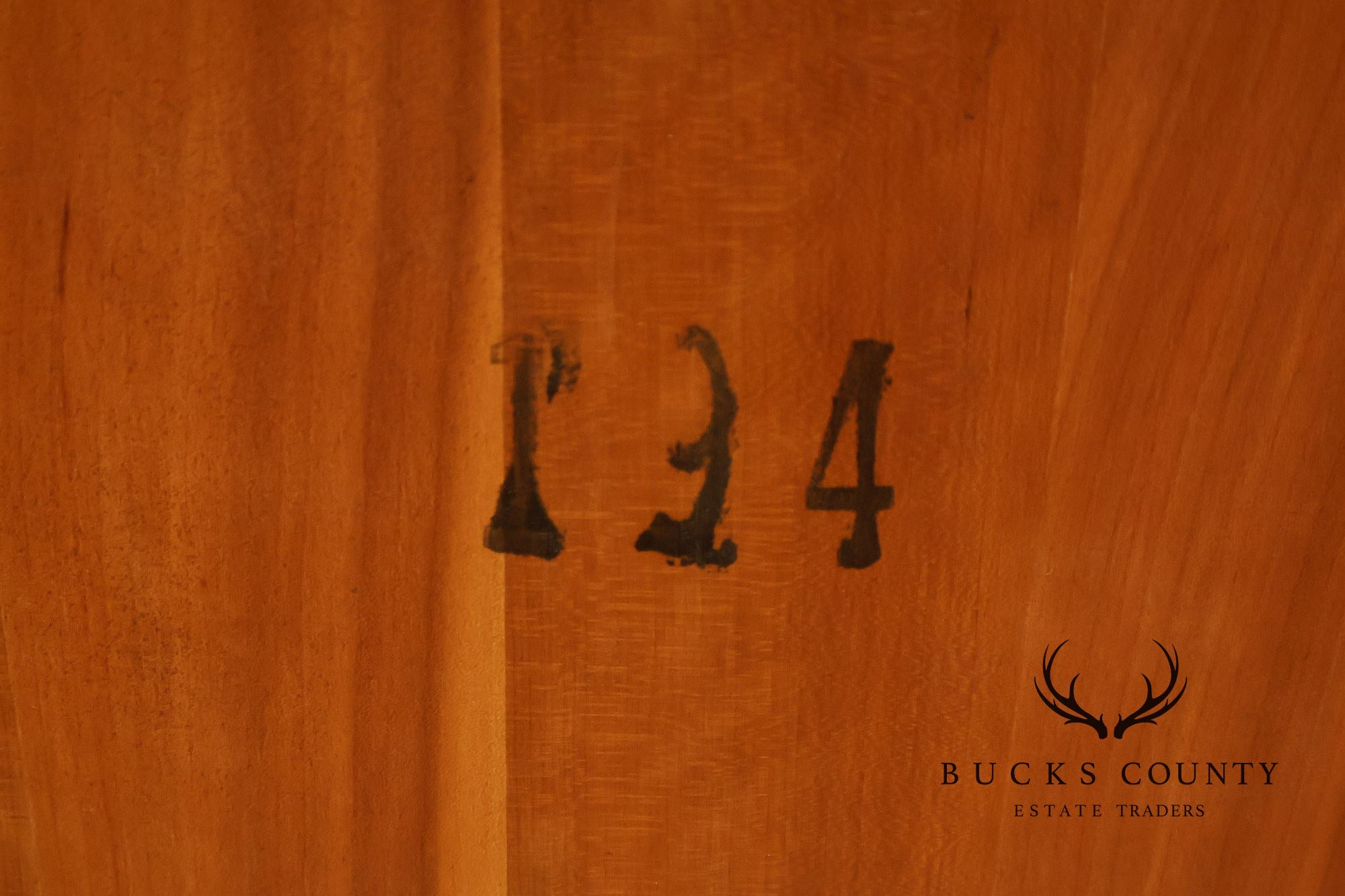 Ethan Allen Queen Anne Style Expandable Cherry Dining Table