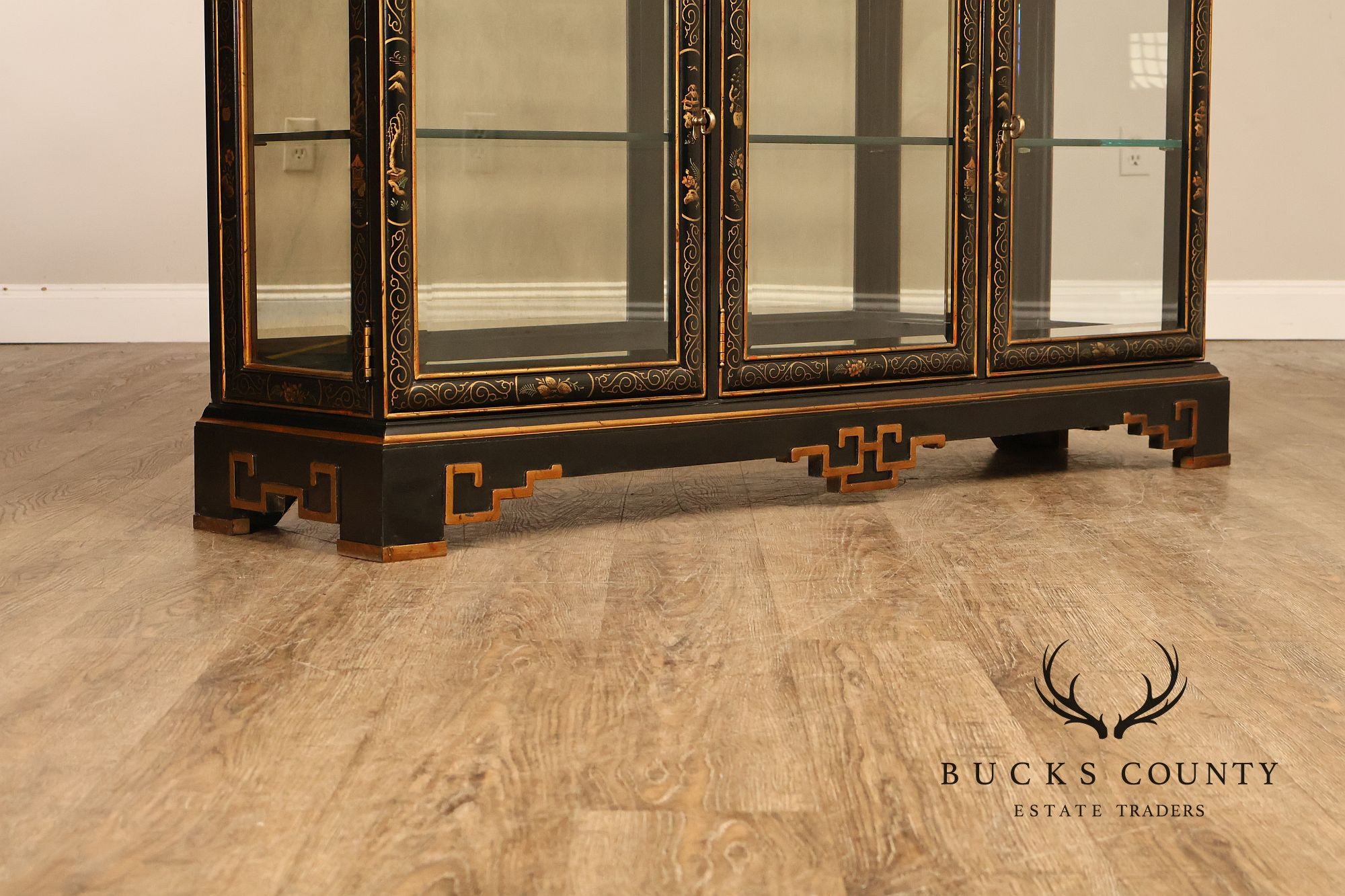 Drexel Heritage Et Cetera Asian Chinoiserie Hand Painted Lighted China Display Cabinet