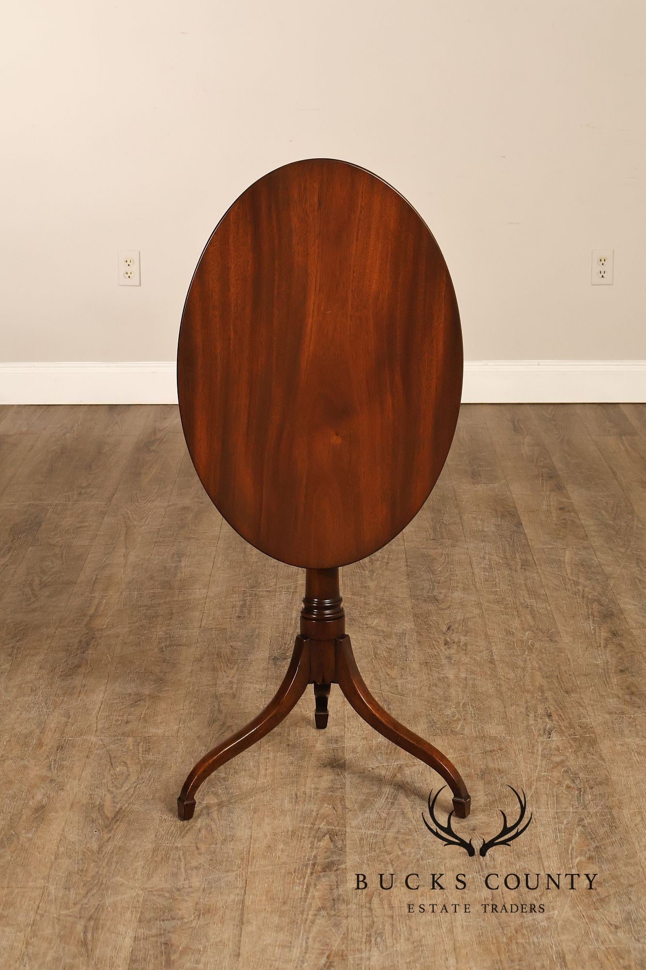 Kittinger Colonial Williamsburg Mahogany Oval Tilt Top Table