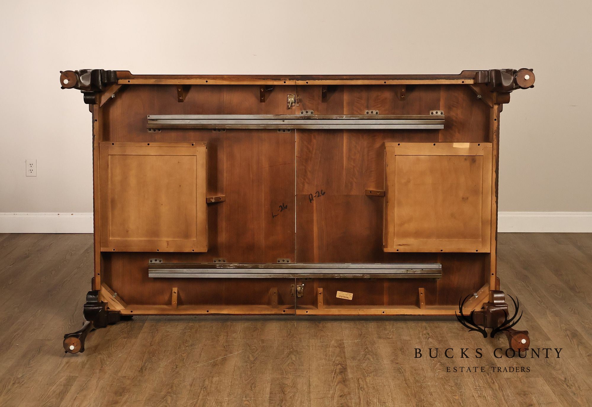 Henredon Rittenhouse Square Collection Chippendale Style Mahogany Expandable Dining Table