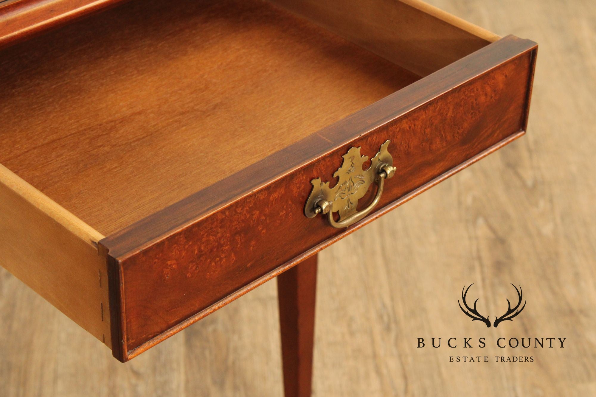 Hekman Traditional Cherry Drop Leaf Pembroke End Table
