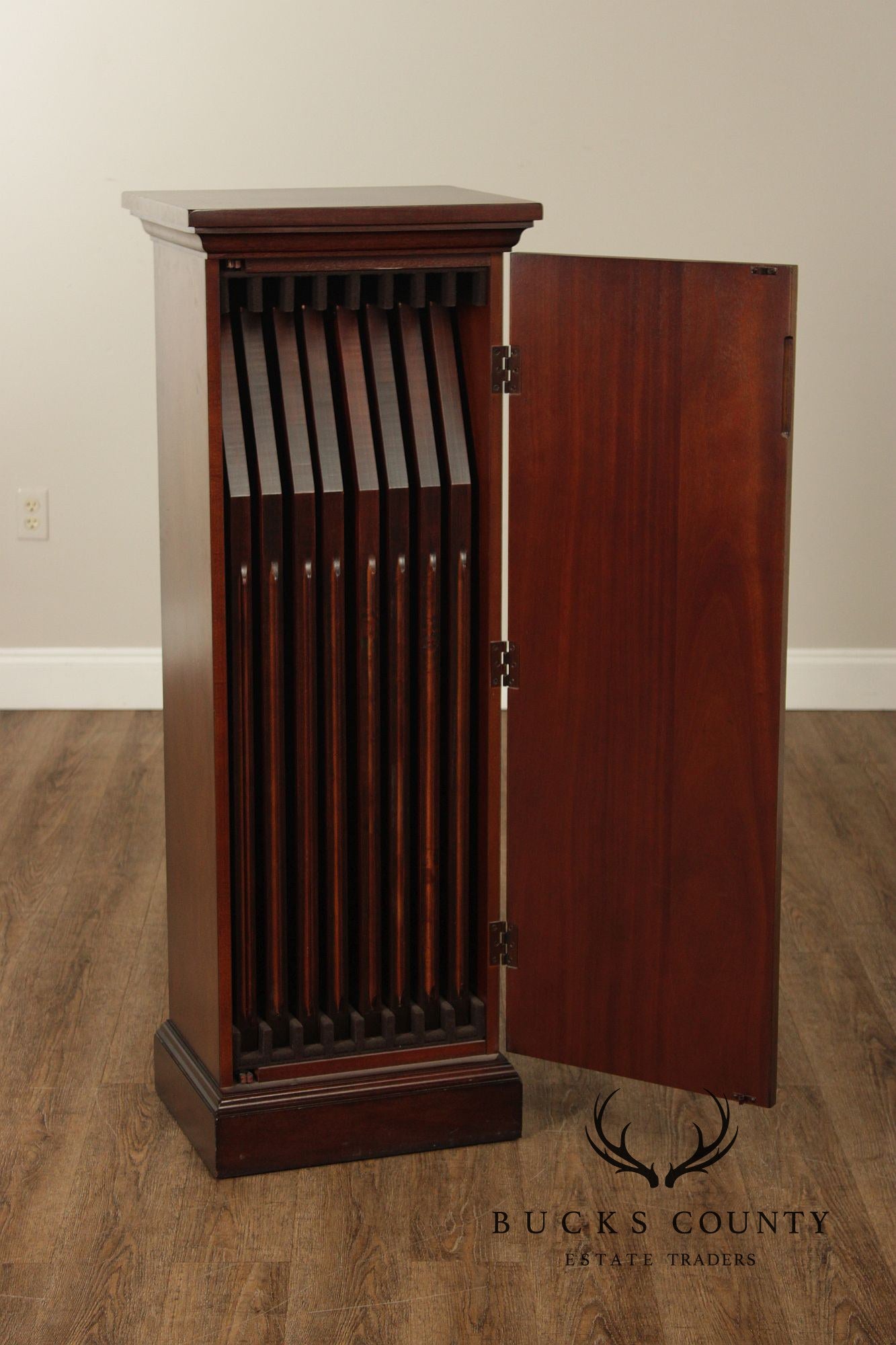 Oscar De La Renta For Century Furniture Mahogany Radial Extension Jupe Dining Table