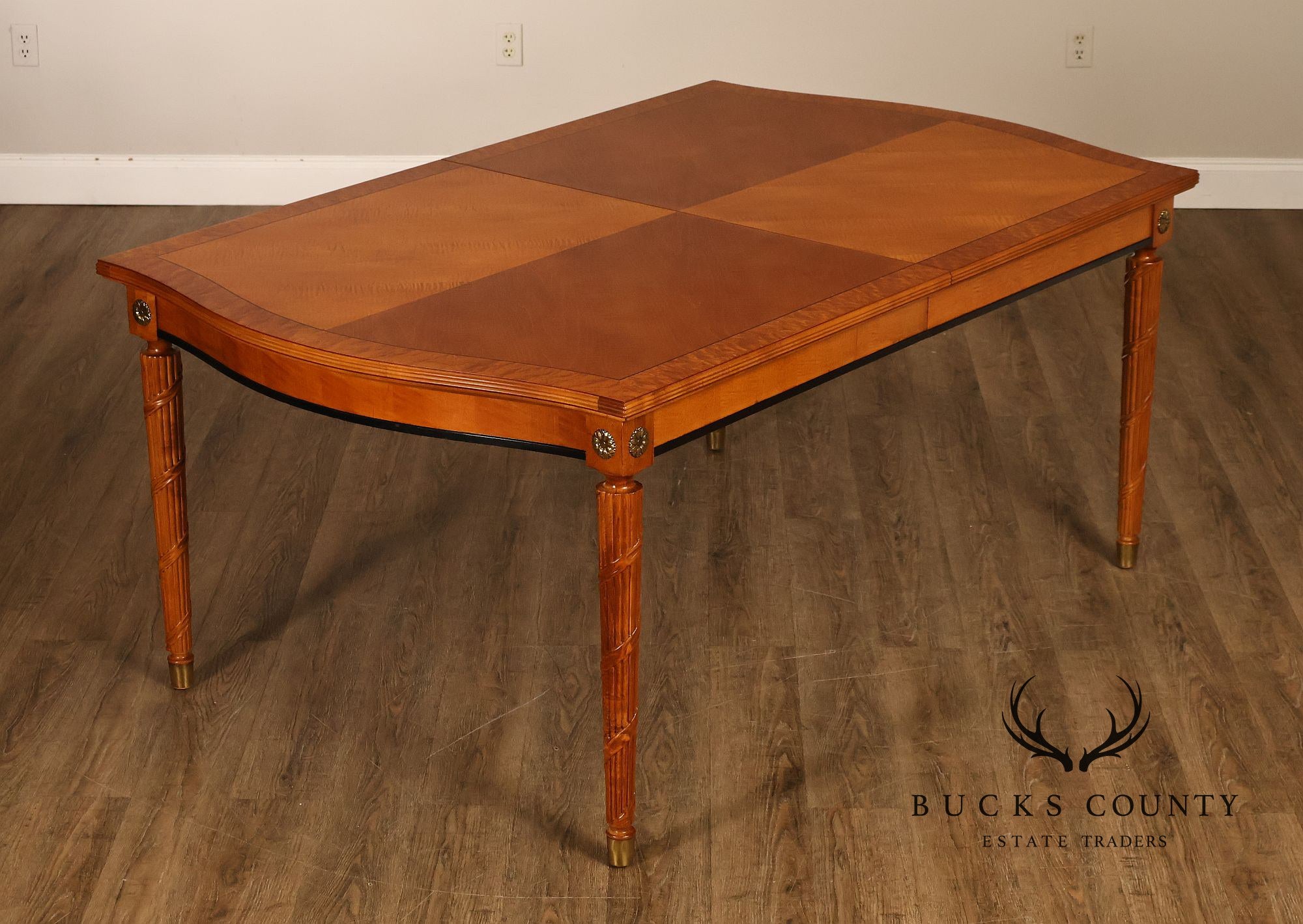 Thomasville Grand Classics Collection Louis XVI Neoclassical Dining Room Table with Leaves