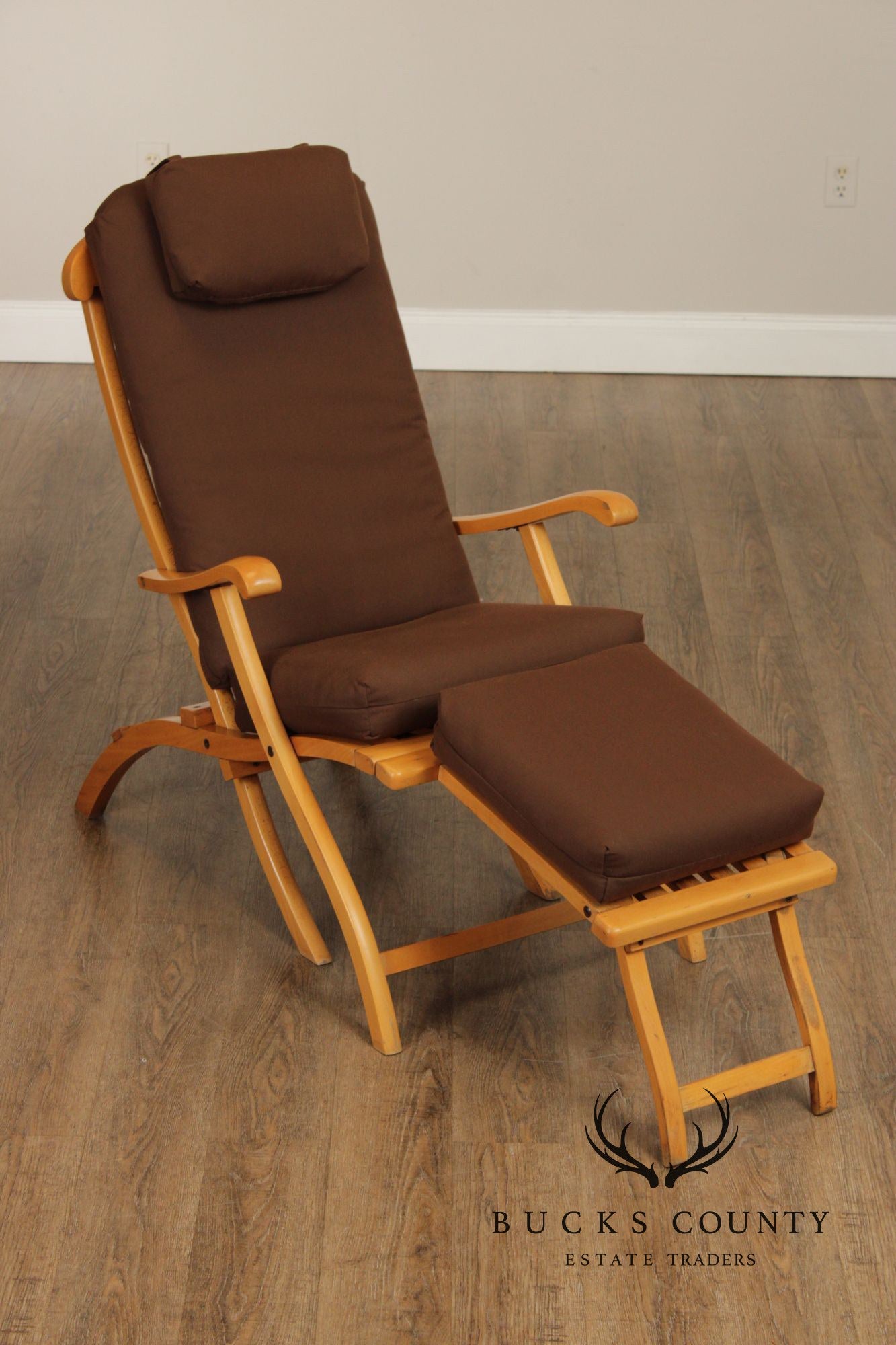 Vintage Campaign Style Pair of Maple Folding Cruise Ship Steamer Lounge Chairs