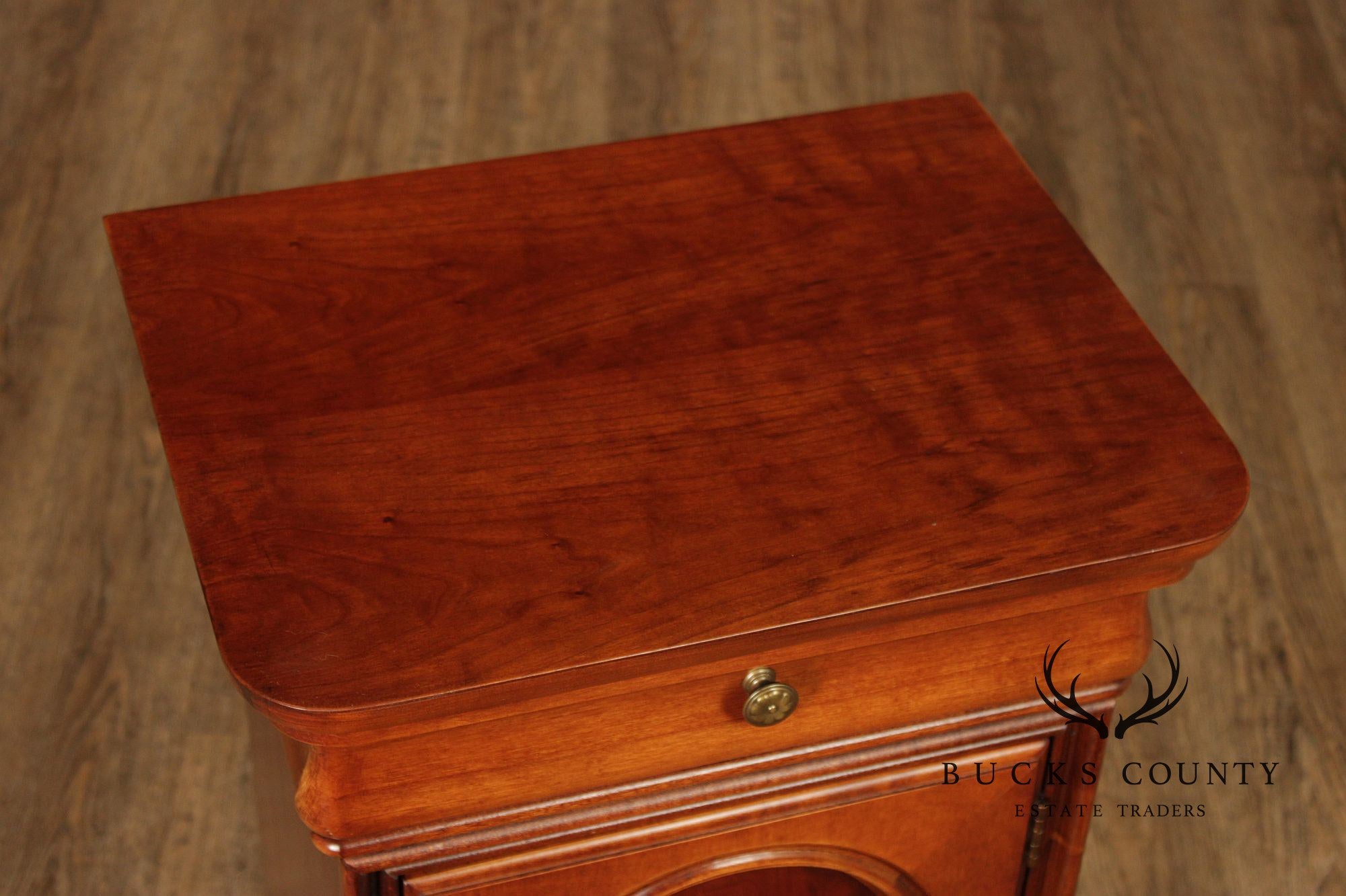 Lexington Furniture 'Chez Michelle' Bedside Cabinet Nightstand