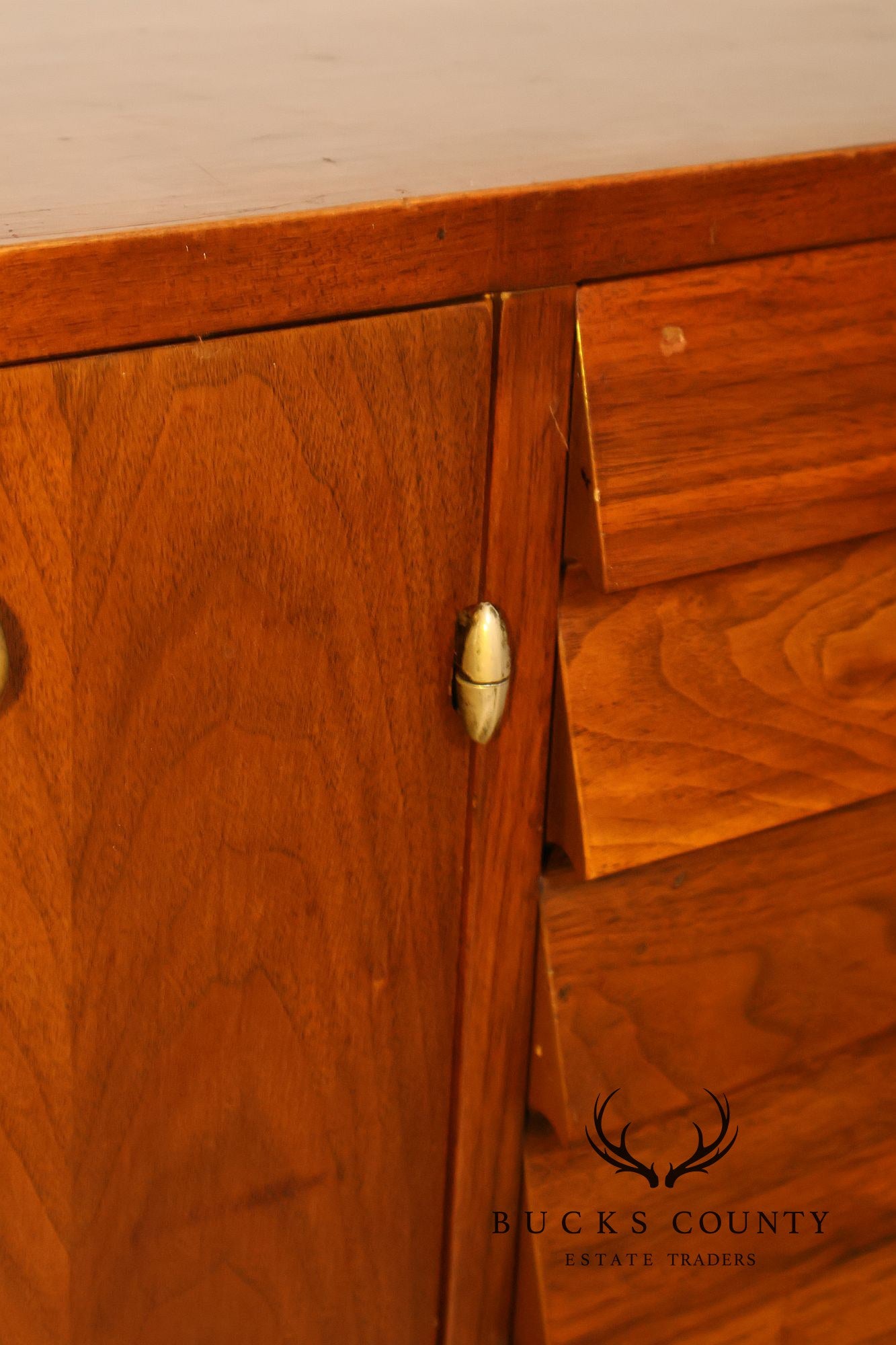 Merton Gershun For American Of Martinsville Mid Century Modern Walnut Lowboy Dresser