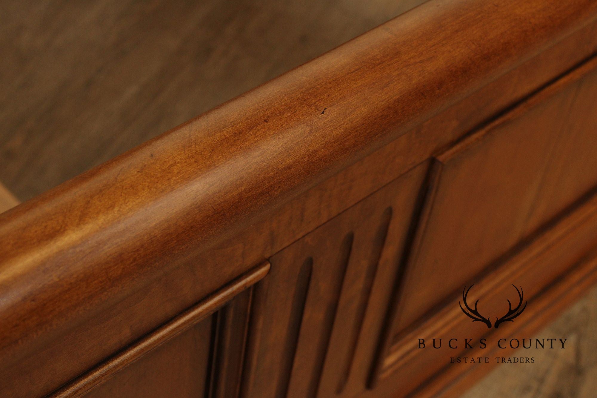 ETHAN ALLEN ‘NEW COUNTRY’ MAPLE QUEEN SLEIGH BED