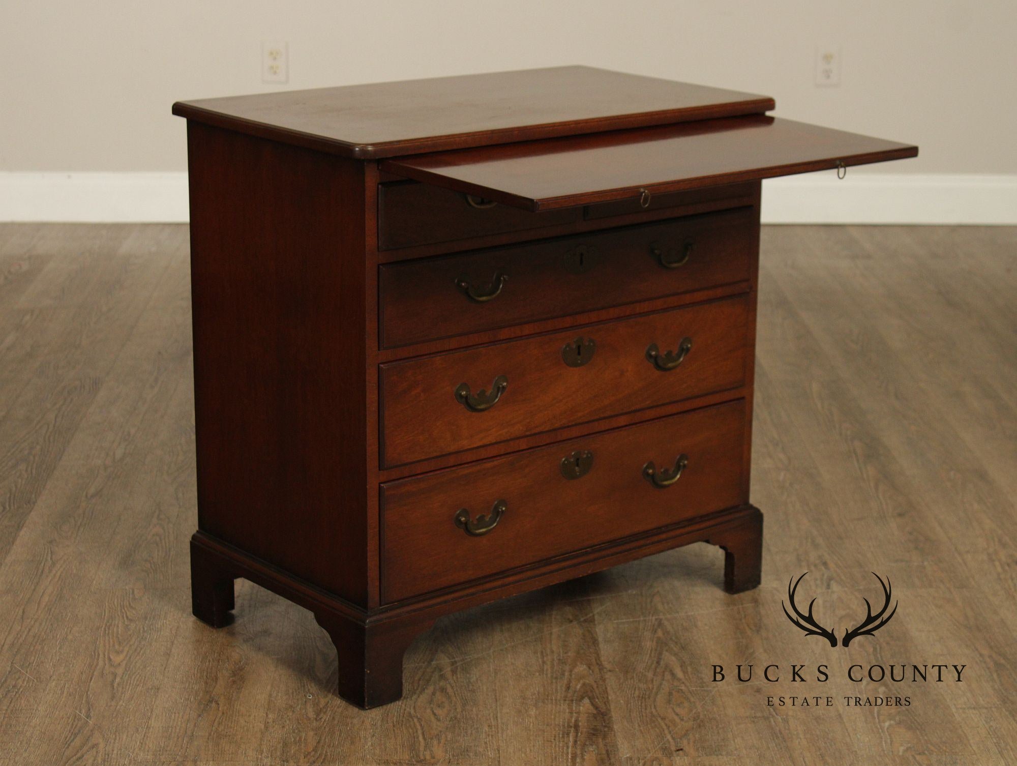 Kittinger Colonial Williamsburg Mahogany Bachelor’s Chest