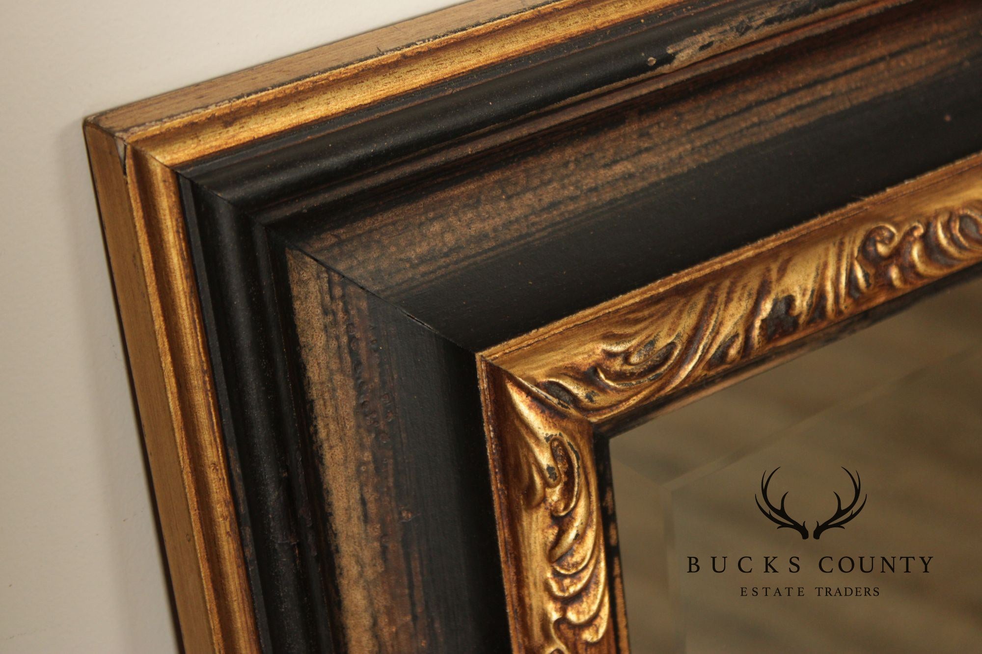 Traditional Distress Painted Wall Mirror