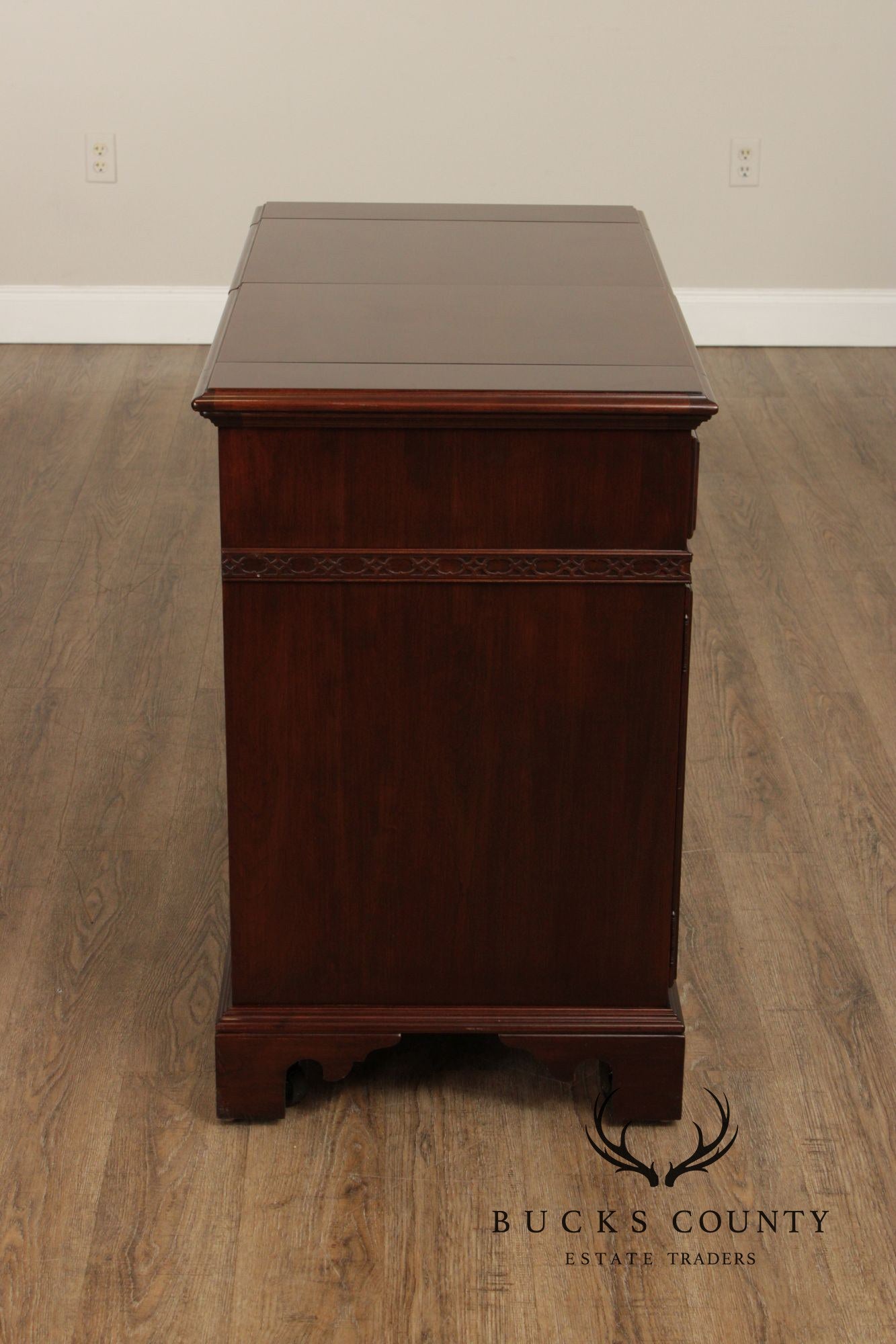 Ethan Allen Georgian Style Cherry Top Server