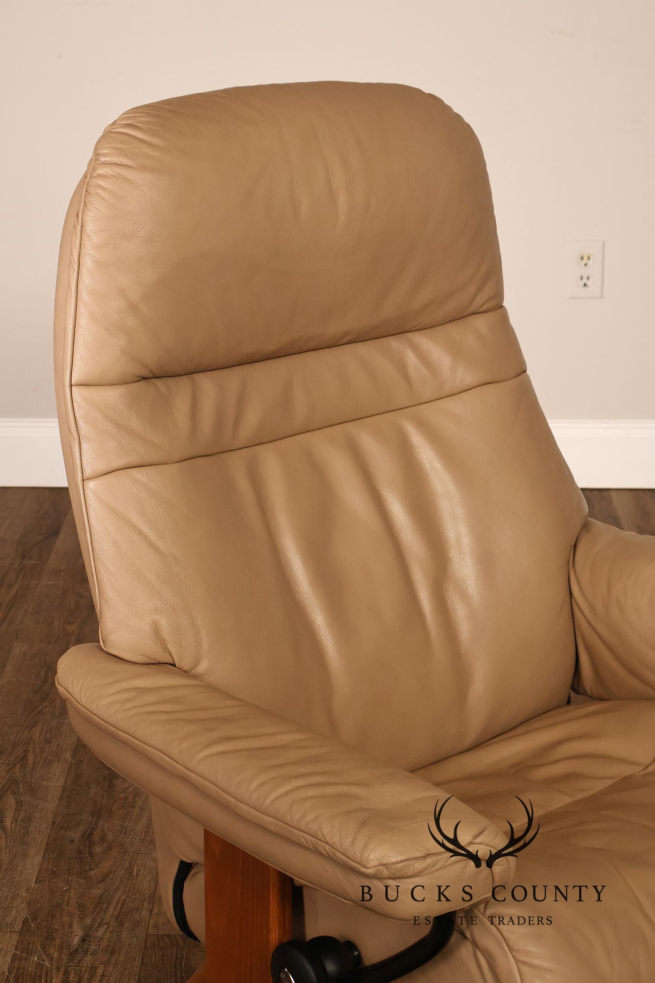 Ekornes Stressless Modern Leather Recliner And Ottoman