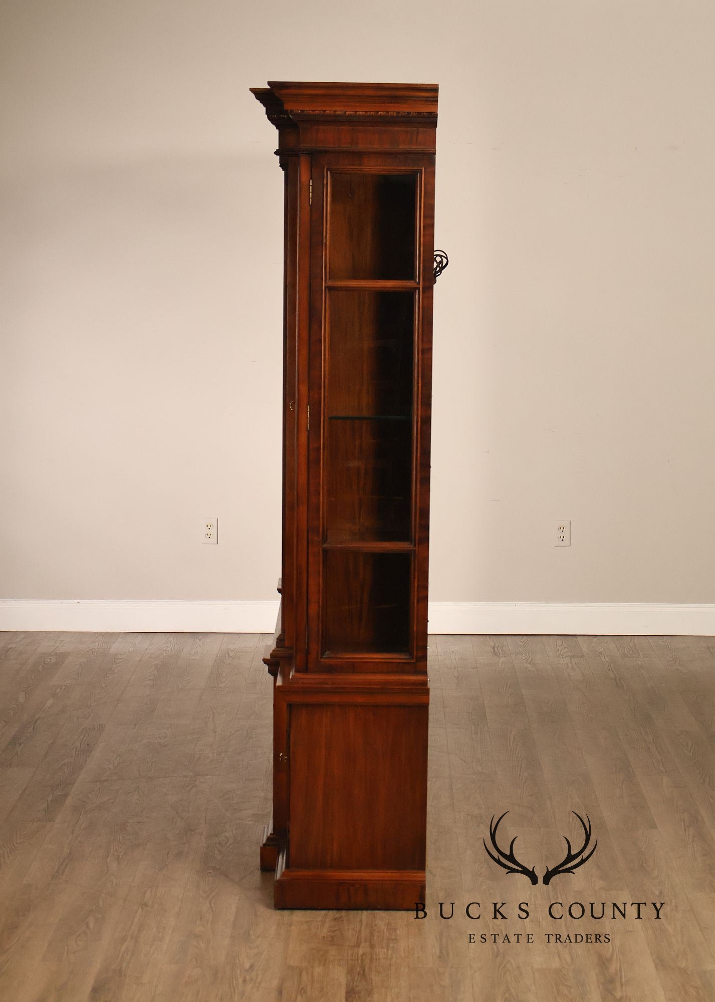 Henredon Furniture Georgian Style Mahogany Breakfront