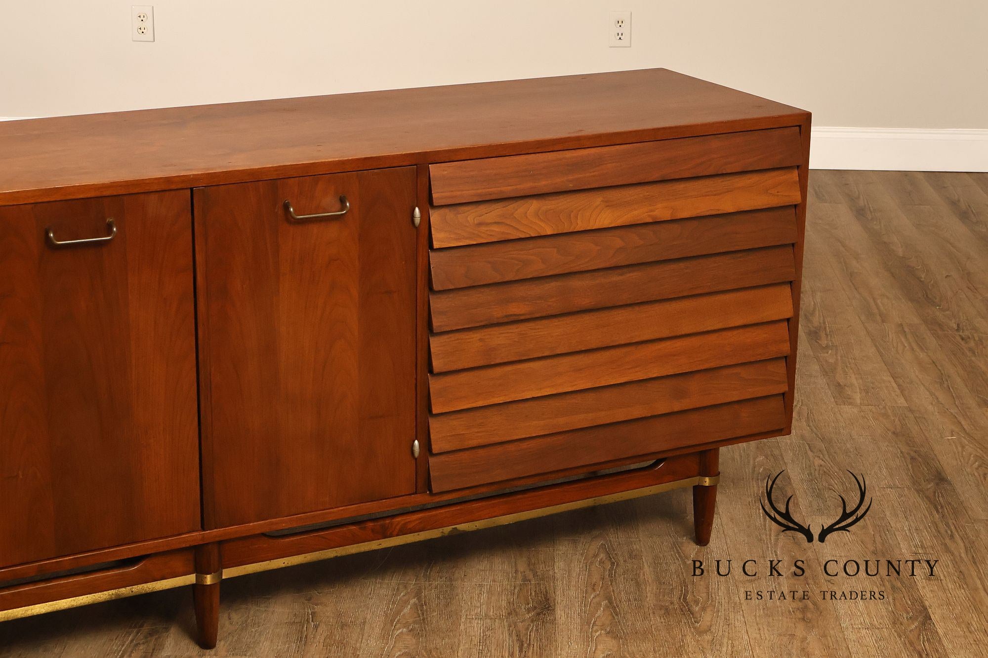 Merton Gershun For American Of Martinsville Mid Century Modern Walnut Lowboy Dresser