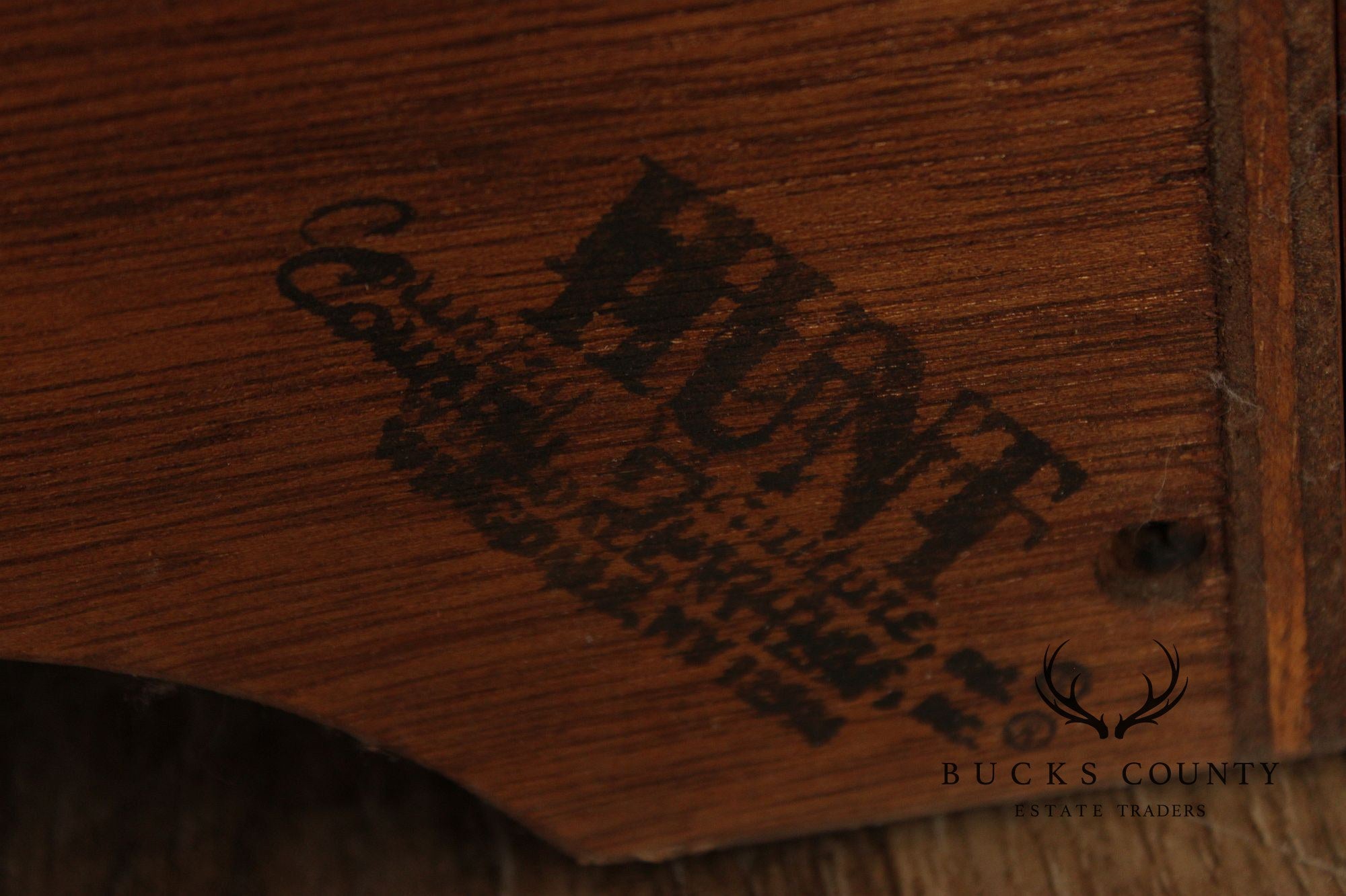 Hunt Country Furniture Country Style Oak Nine-Drawer Dresser