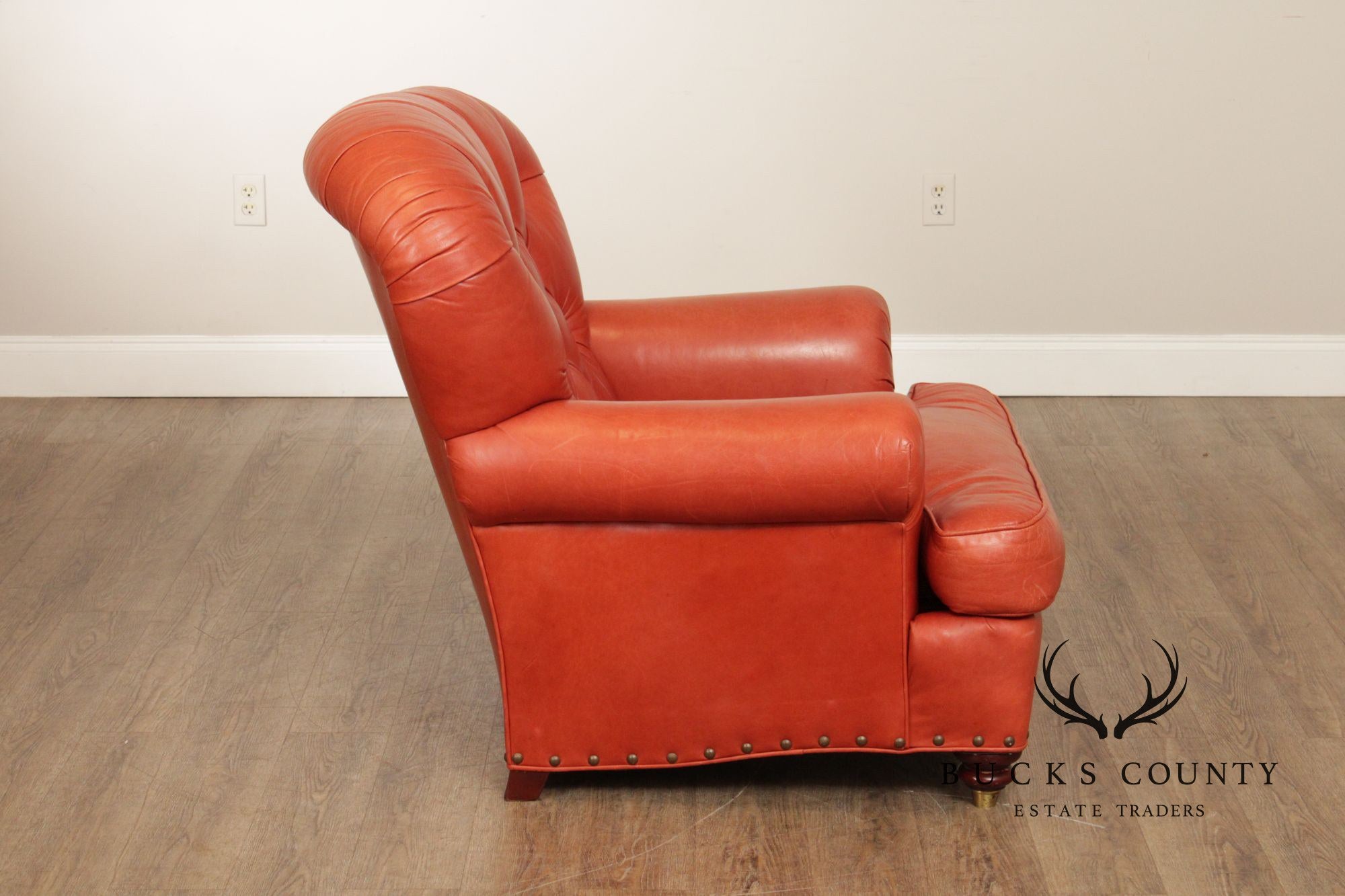 Dapha English Traditional Style Leather Chesterfield Armchair