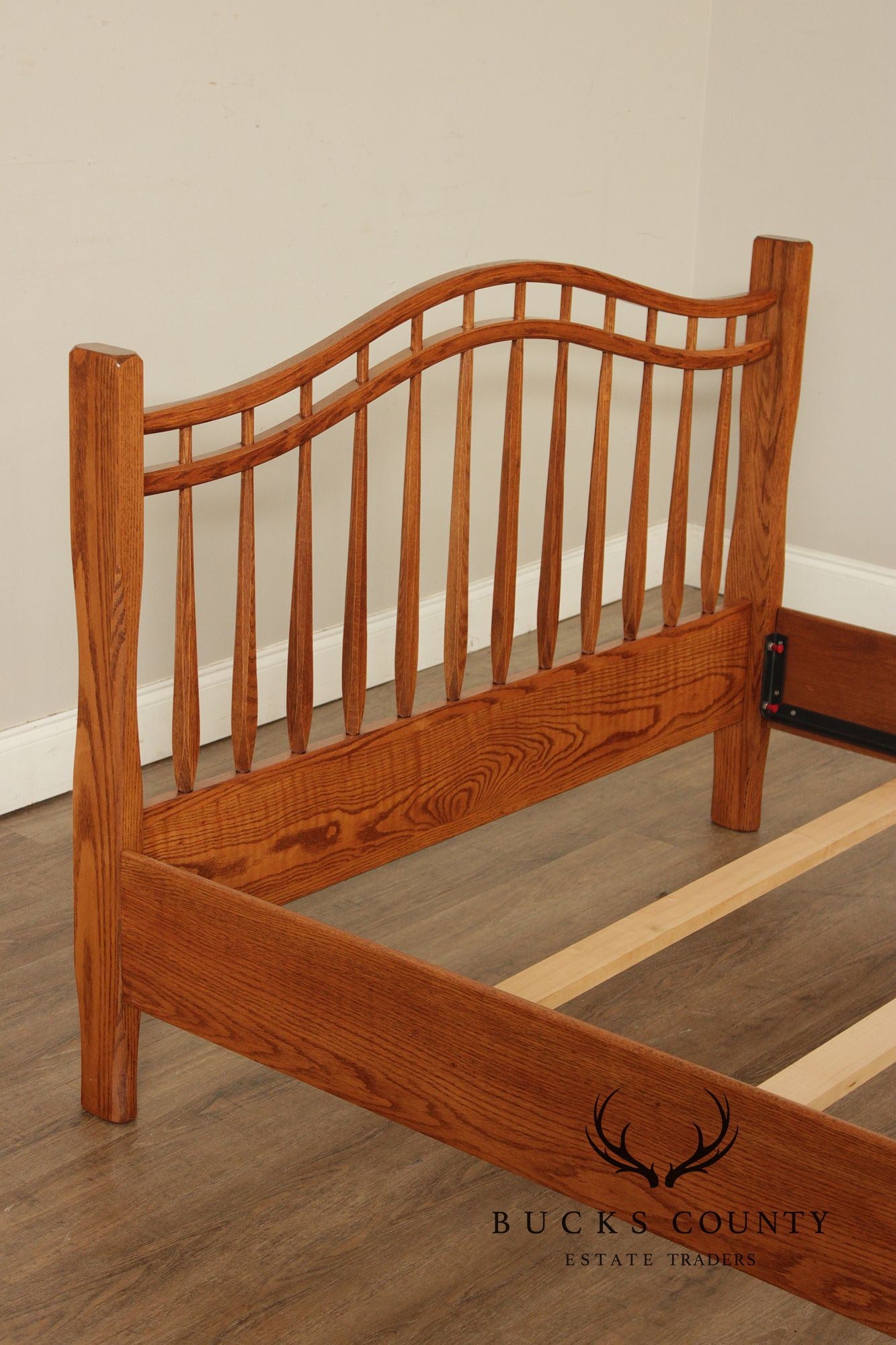 Hunt Country Furniture Farmhouse Style Oak Spindle Full-Size Bed