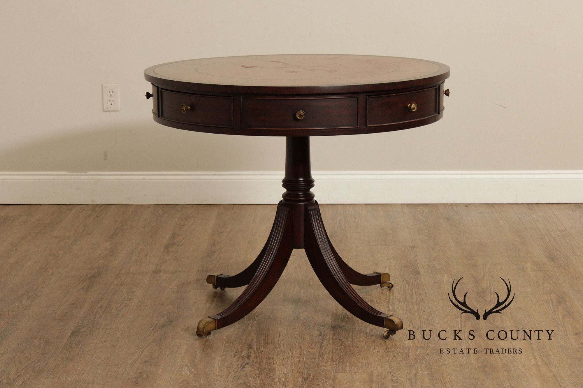 Ethan Allen Regency Style Round Leather Top Mahogany Rent Table
