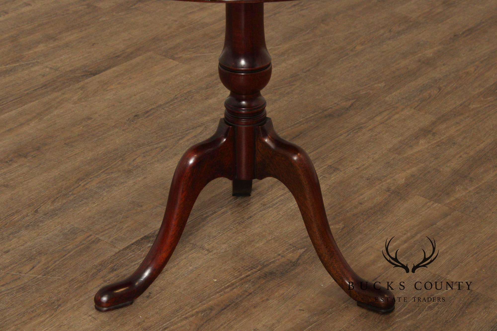 Mahogany Federal Style Round Pedestal Table