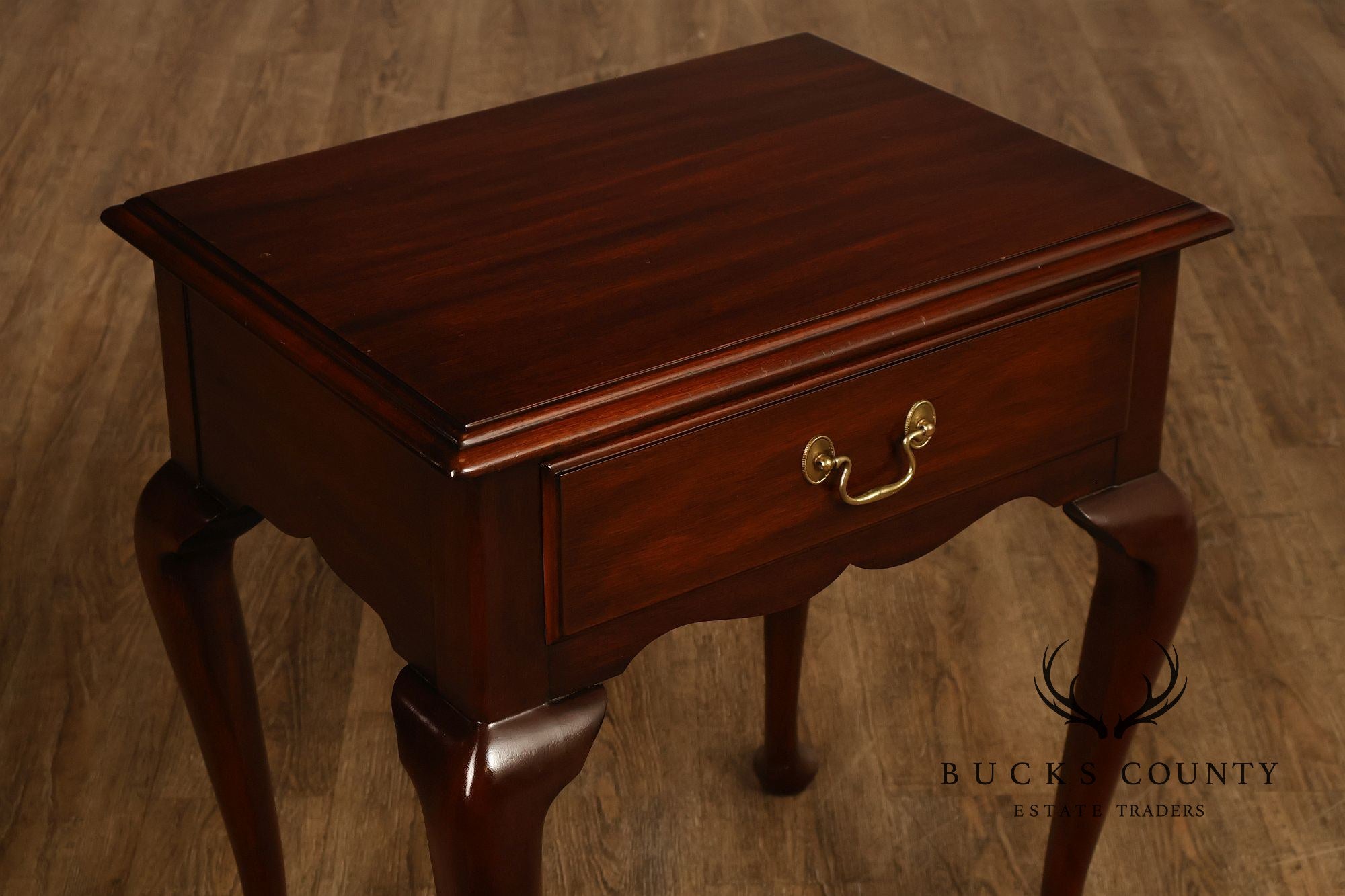 Henkel Harris Virginia Galleries Queen Anne Style Pair Of Mahogany One Drawer Nightstands