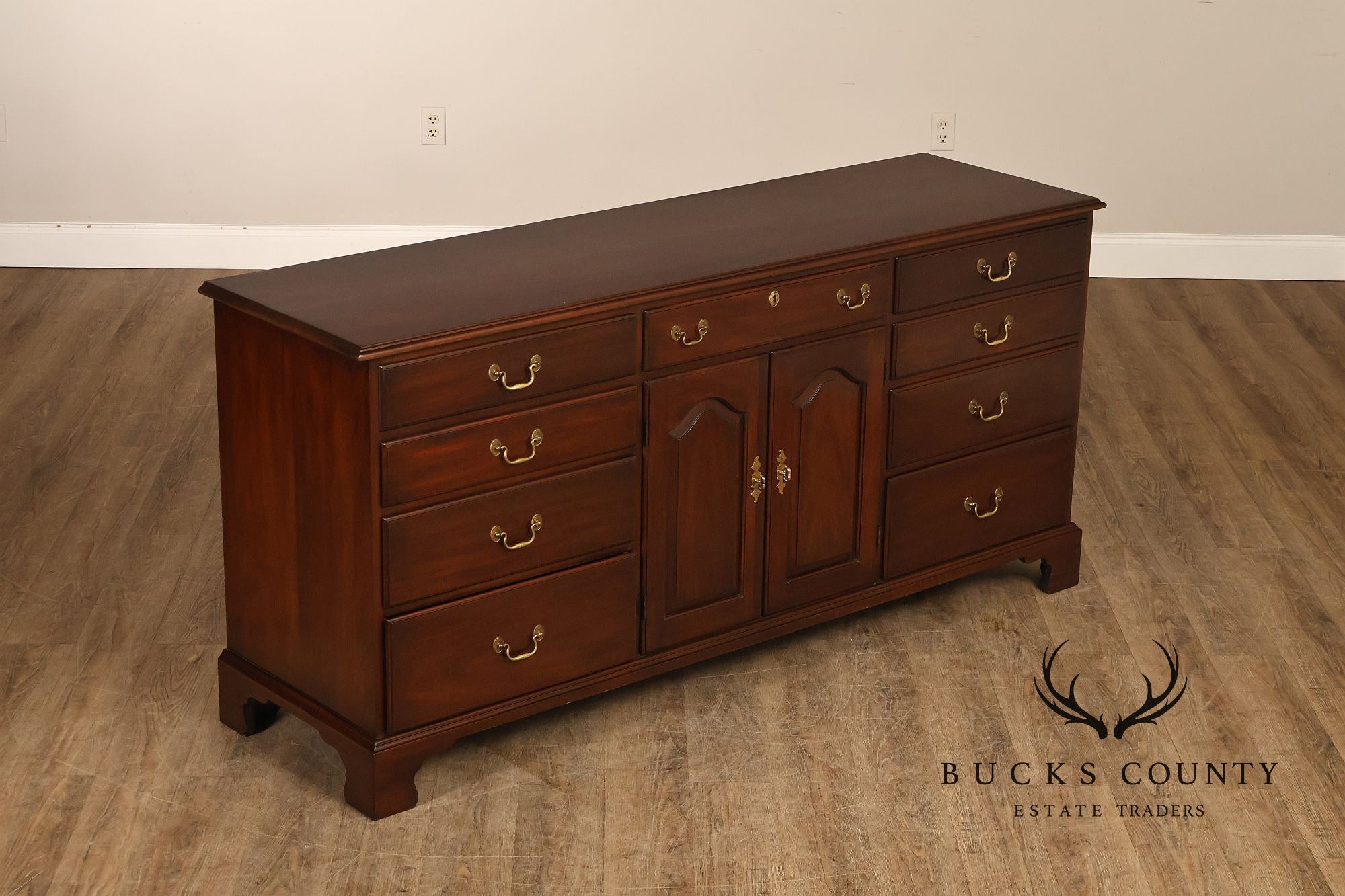 Henkel Harris Virginia Galleries Vintage Mahogany Long Dresser