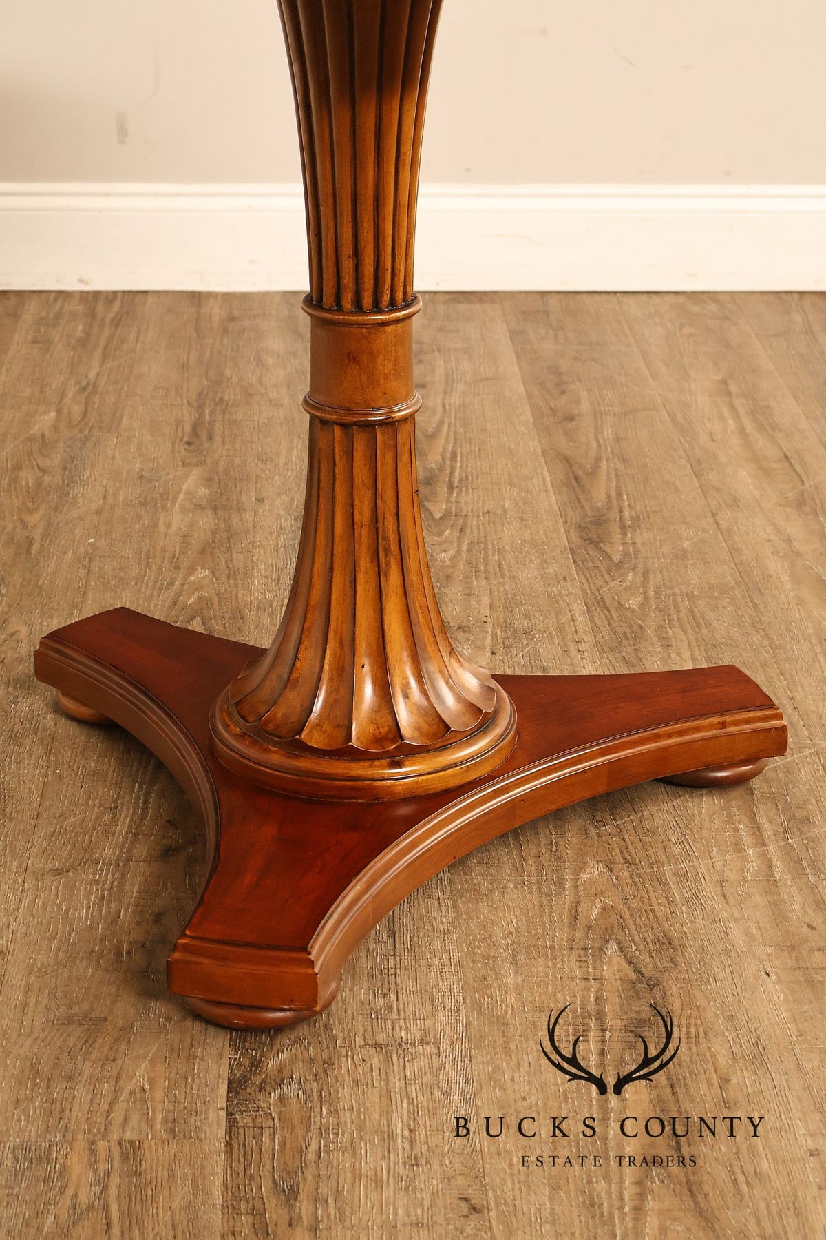 Ethan Allen Townhouse Collection Inlaid Pedestal Side Table