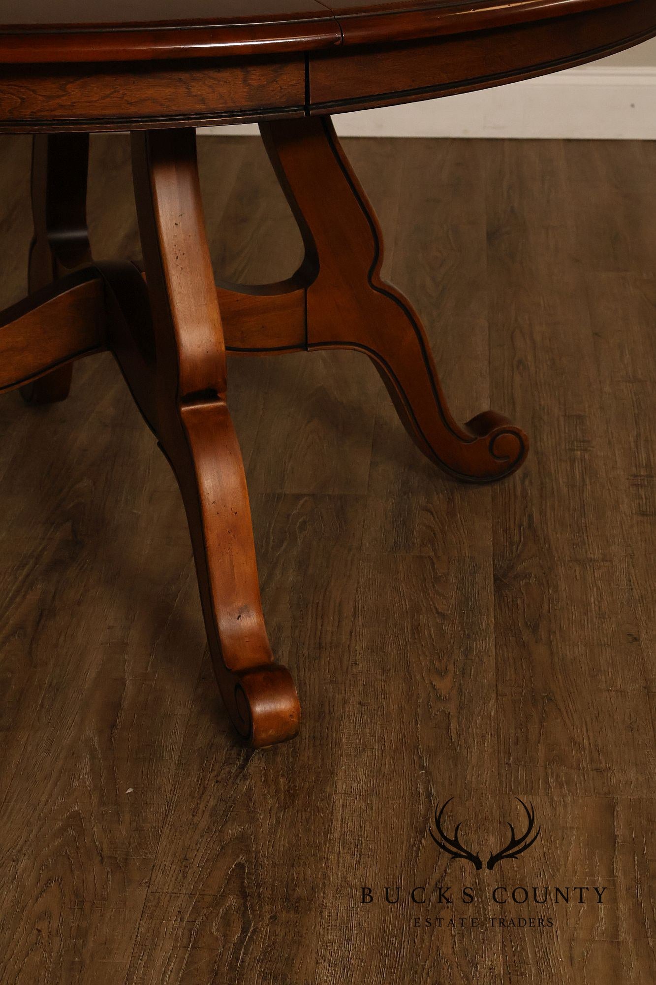 Ethan Allen Country French Style Round Extension Dining Table