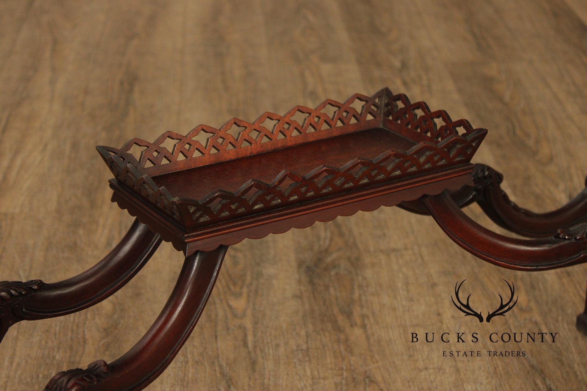 Weiman Heirloom Quality Chinese Chippendale Style Mahogany Vitrine Display Cabinet