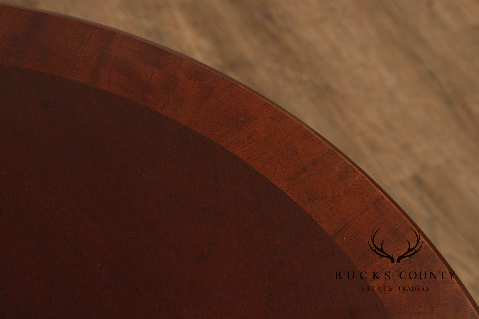 Mahogany Federal Style Round Pedestal Table