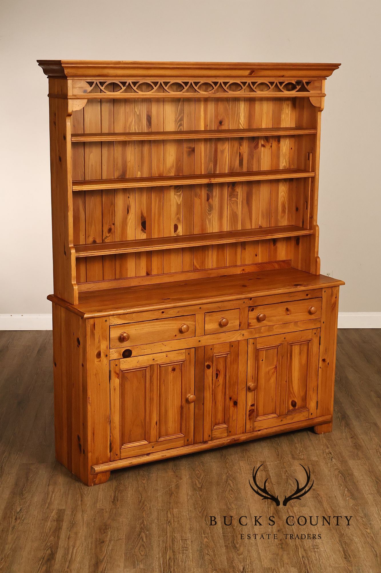 Ethan Allen Country Crossings Pine Set Back Hutch