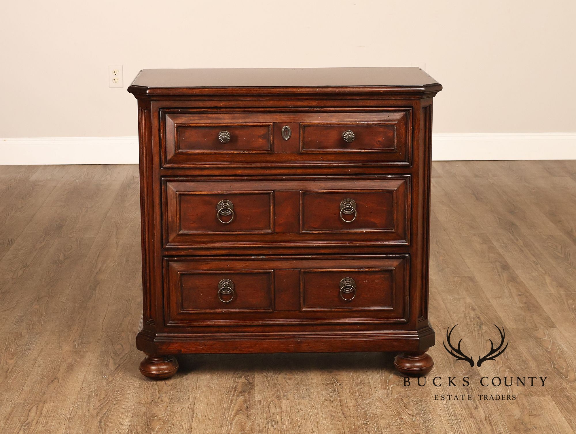 Grafton Street Mahogany Pair of Bedside Chests Nightstands