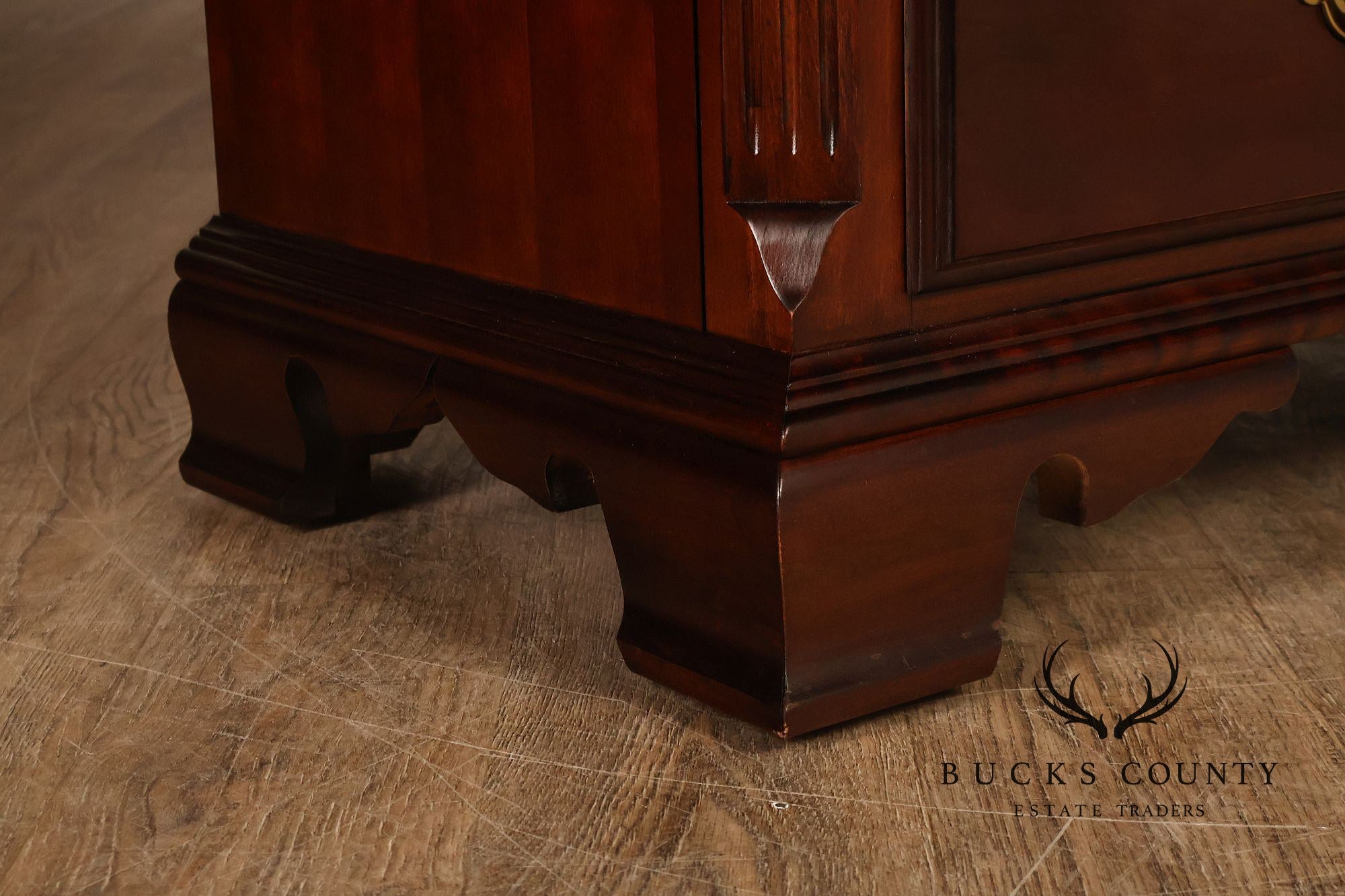 Thomasville 'Collectors Cherry' Triple Dresser with Tri-Fold Mirror