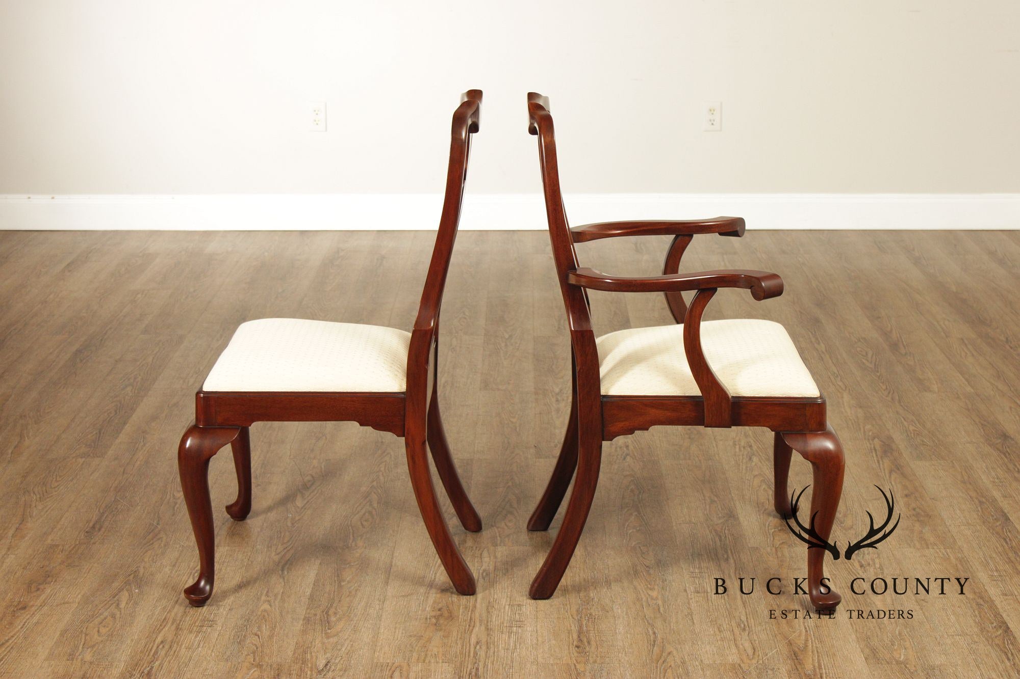 Henkel Harris Queen Anne Style Set of Eight Mahogany Dining Chairs