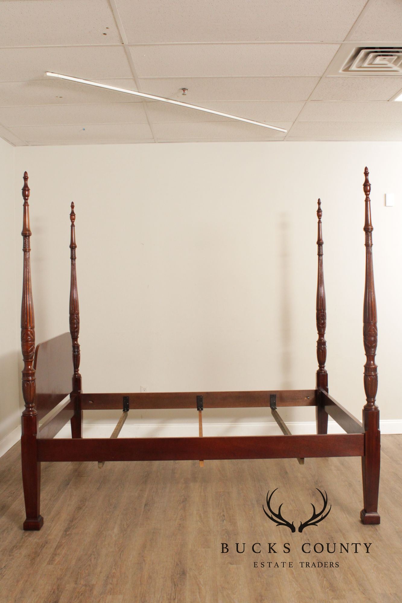 Drexel '18th Century Classics' Mahogany Queen Poster Bed