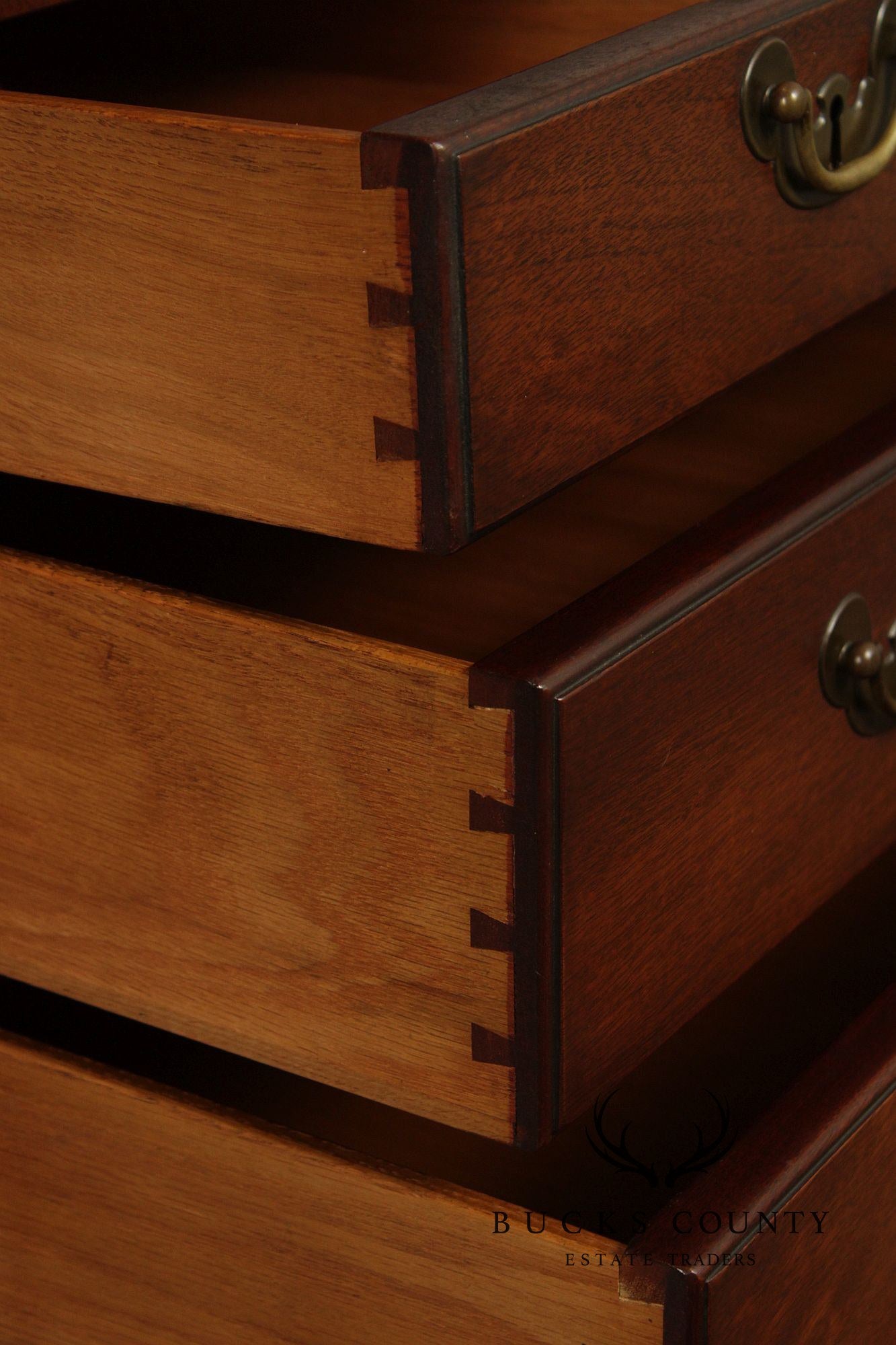 Kittinger Colonial Williamsburg Mahogany Bachelor’s Chest