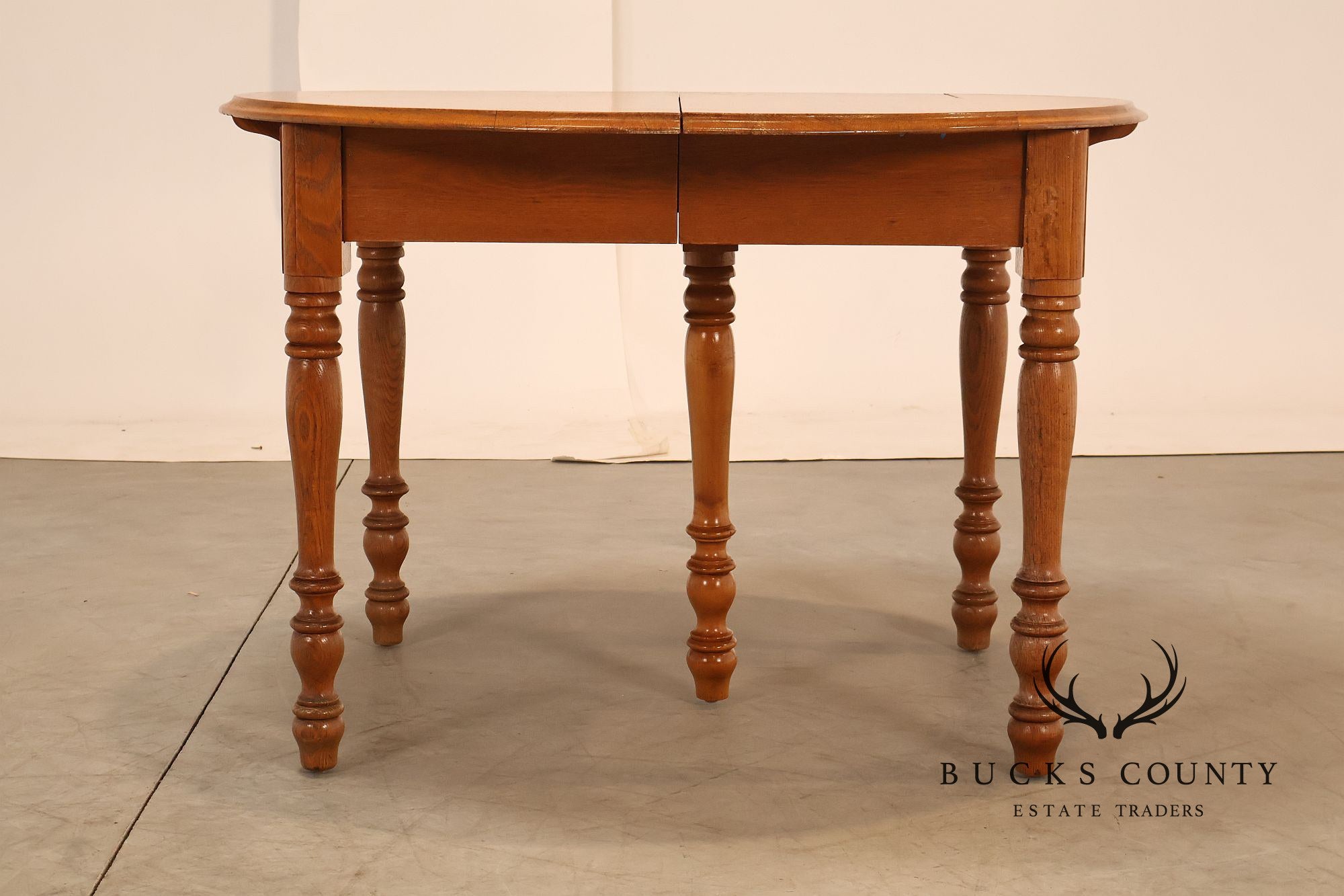 Antique Farmhouse Style Round Oak Extendable Dining Table