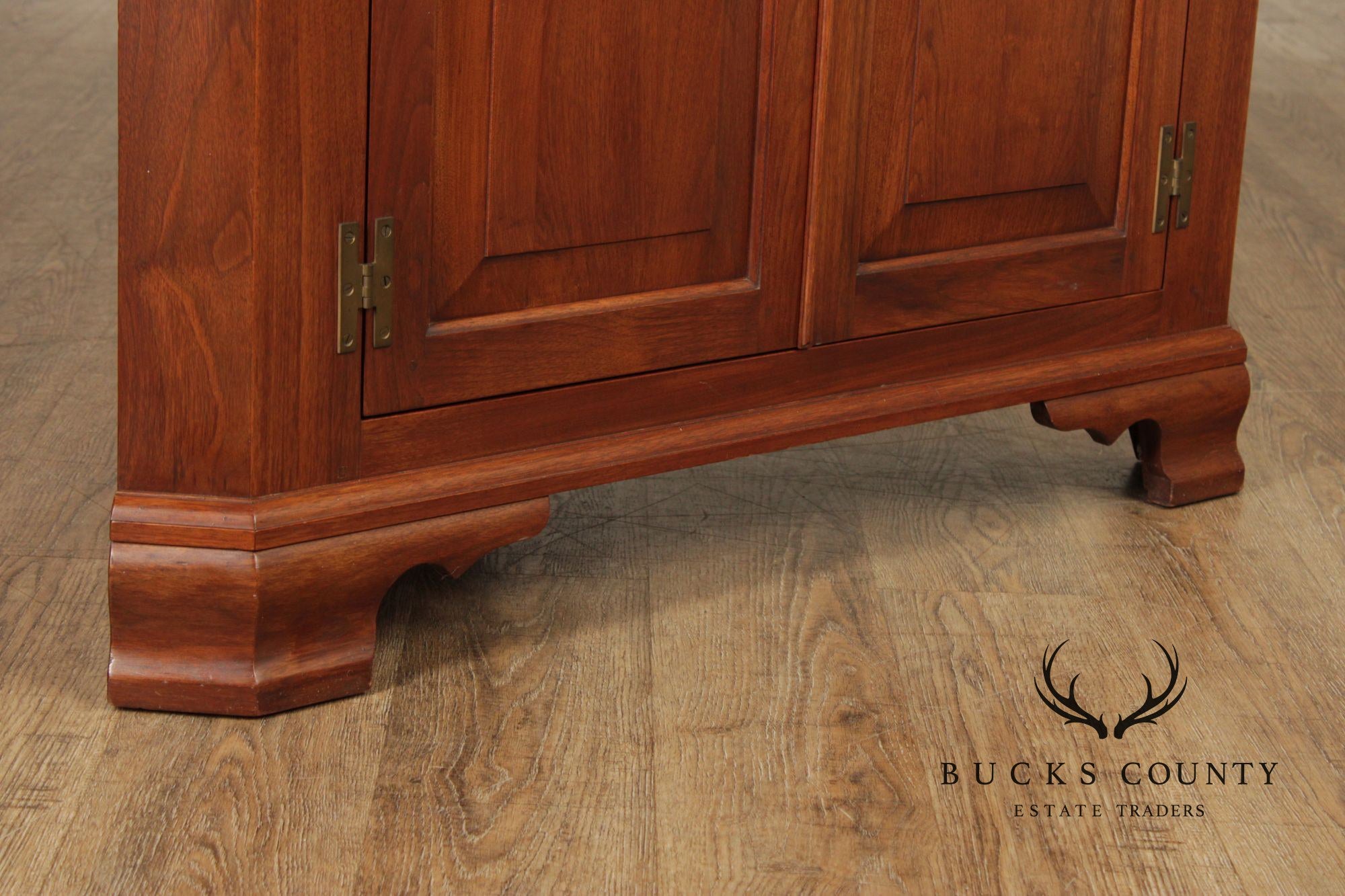 Virginia Craftsmen Reproductions Chippendale Style Walnut Corner Cabinet